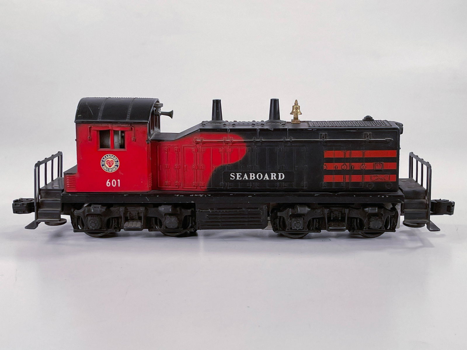 Lionel Postwar #601 Seaboard Switcher (1 of 6)