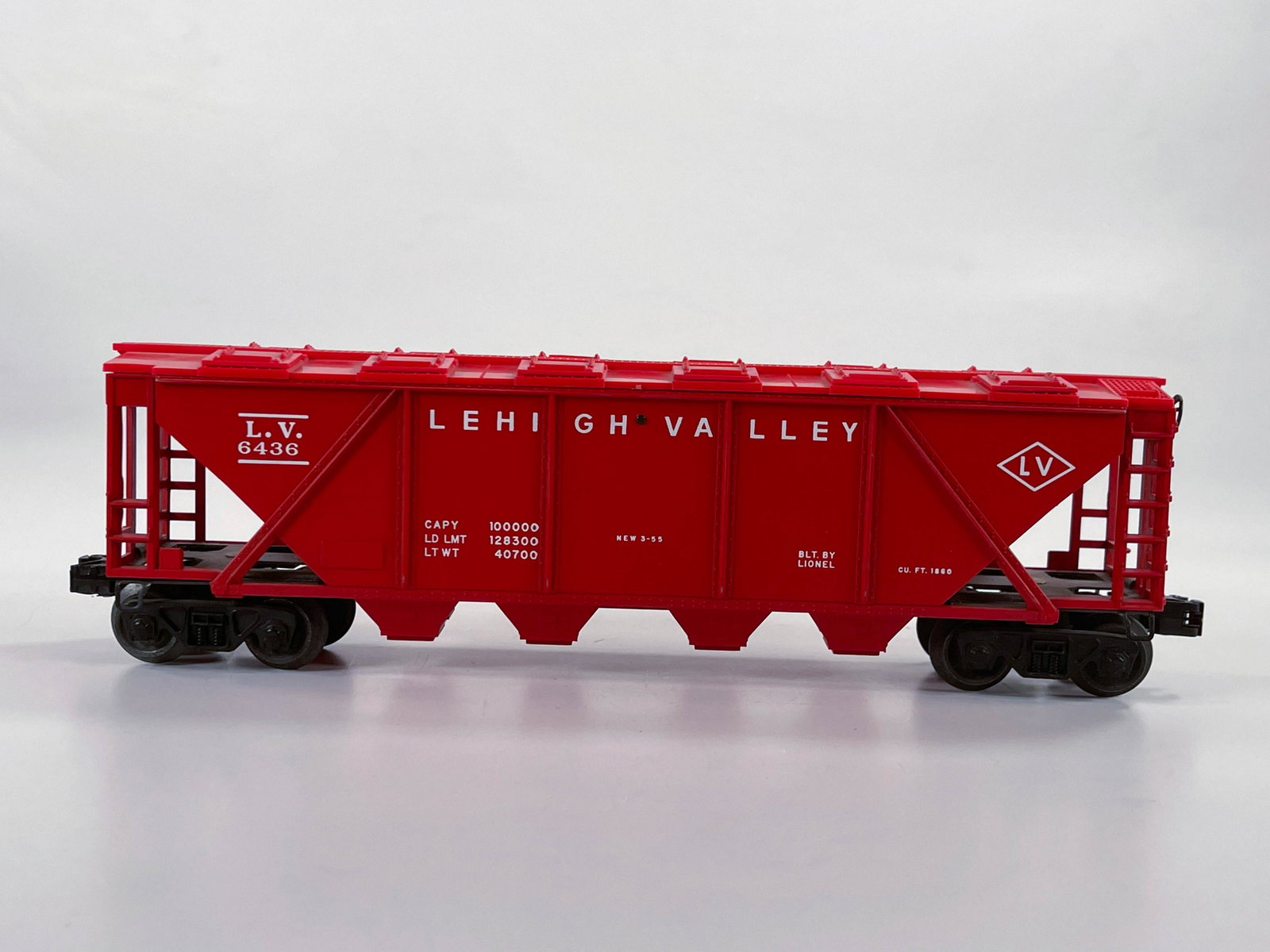Lionel Postwar #6436 Lehigh Valley Red Quad Hopper: Lionel Postwar #6436 Lehigh Valley Red Quad Hopper, in C7 plus.