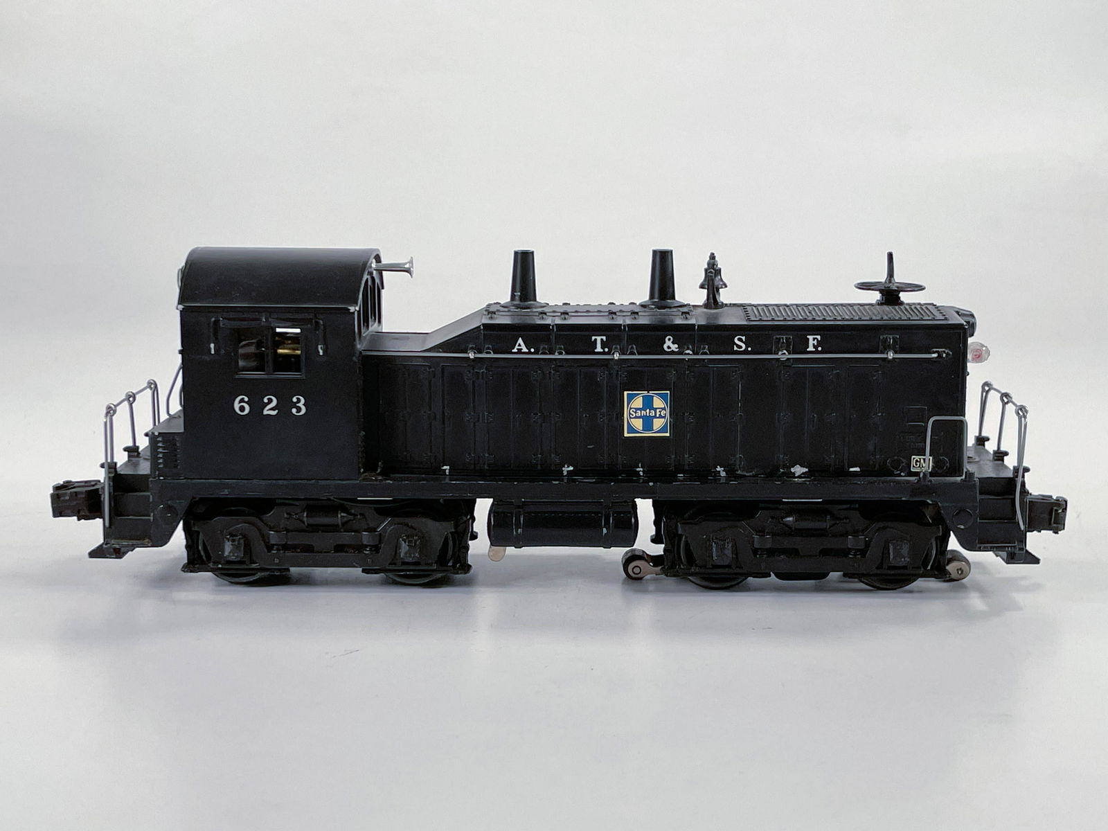 Lionel Postwar #623 Santa Fe Switcher (1 of 7)