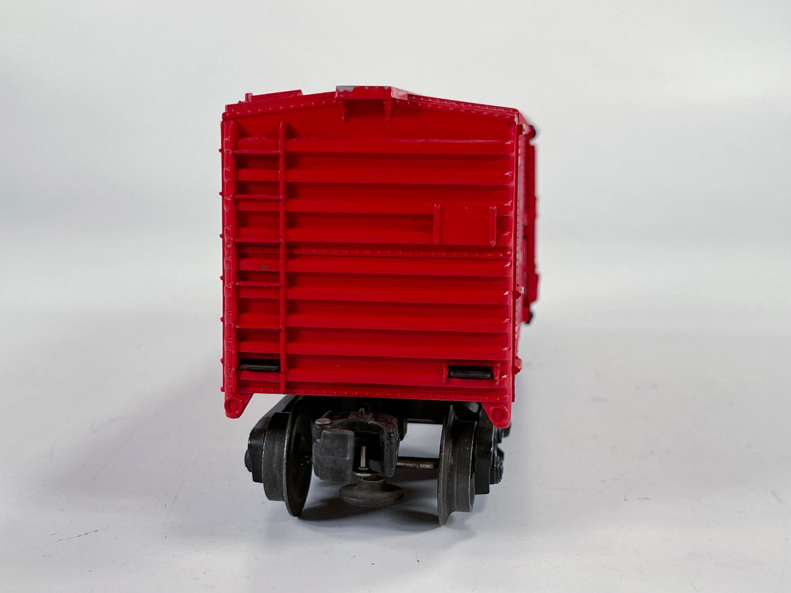 Lionel Postwar #6464-700 Red Santa Fe Boxcar: Lionel Postwar #6464-700 Red Santa Fe Boxcar, in C8 minus.