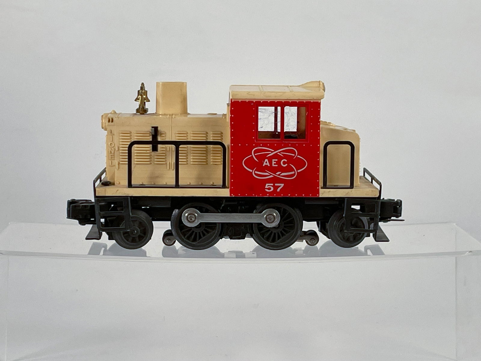 Lionel Postwar #57 AEC Switcher (1 of 6)