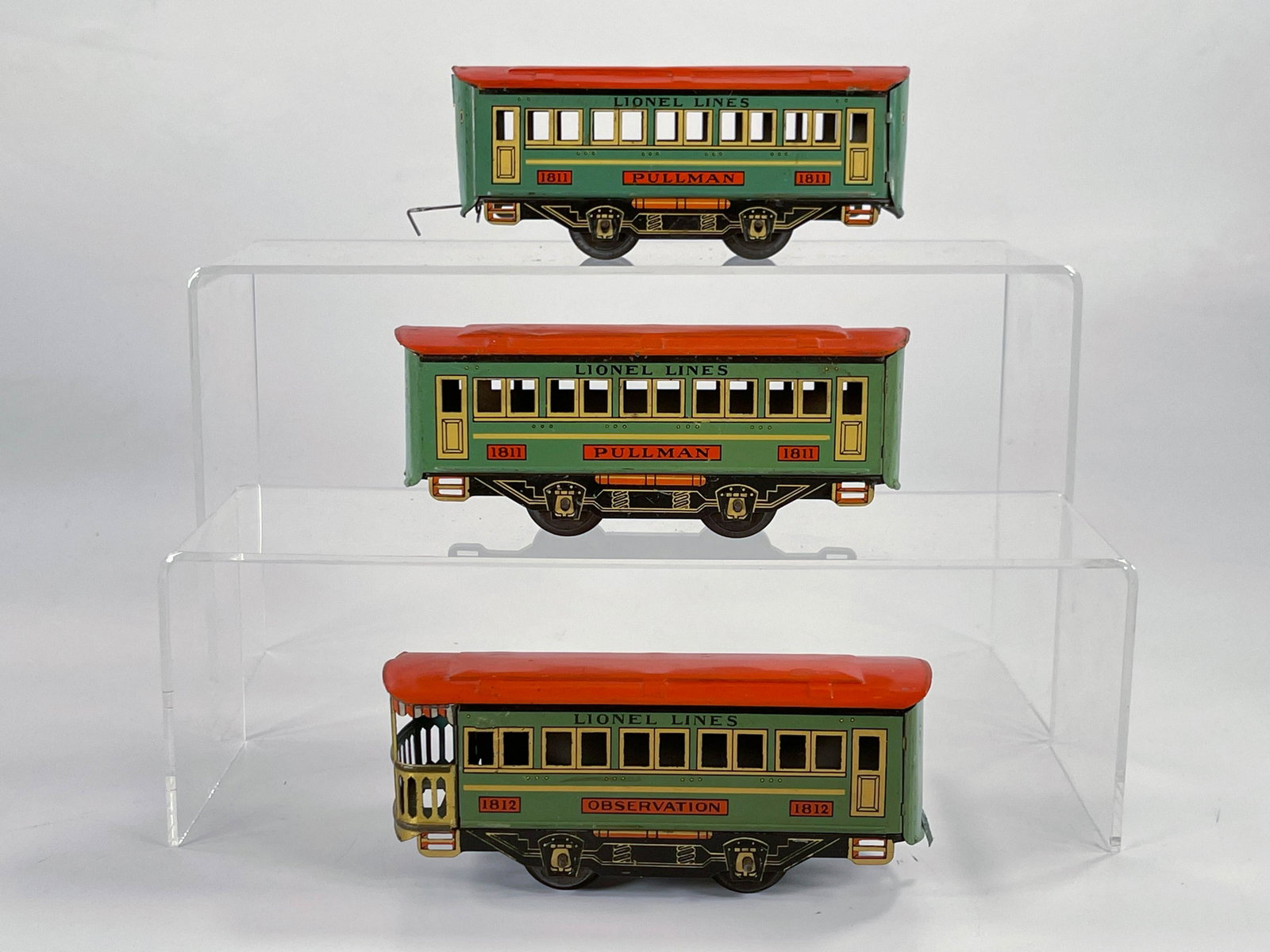 Lionel Prewar #1811, #1811 and #1812 Green Litho/Orange: Lionel Prewar #1811, #1811 and #1812 Green Litho/Orange Roof Passenger Cars, in overall C6 plus.