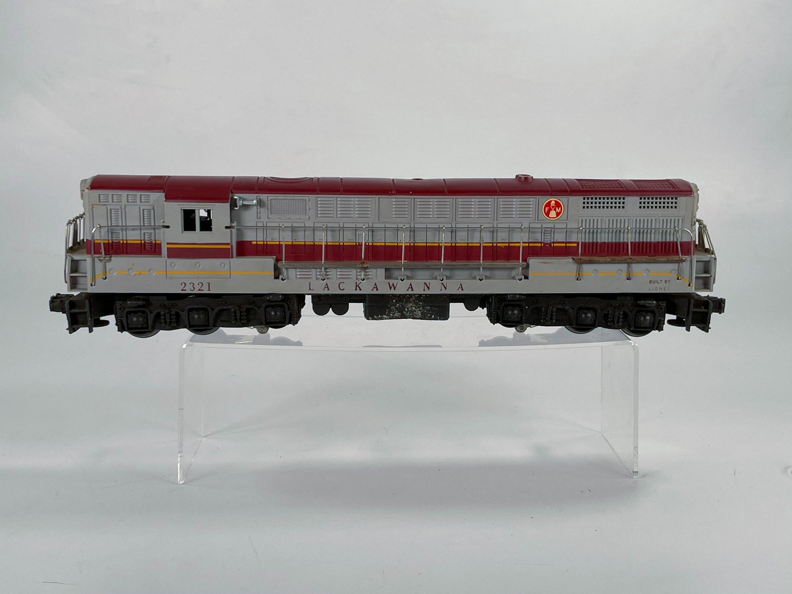 Lionel Postwar #2321 Gray Lackawanna FM with Maroon Top: Lionel Postwar #2321 Gray Lackawanna FM with Maroon Top, in C6, based on scratch on roof (see pictures).