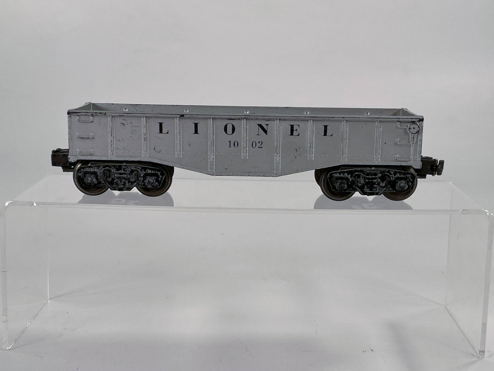 Lionel Postwar #1002 Silver Gondola: Lionel Postwar #1002 Silver Gondola, in C6 plus.