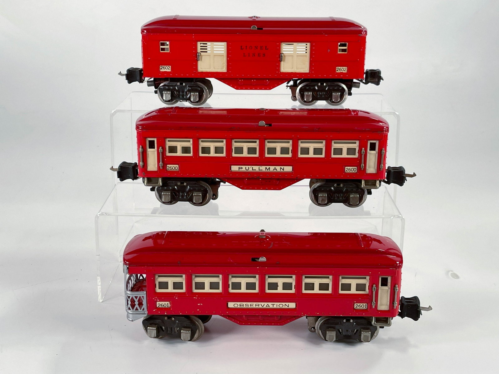 Lionel Prewar #2600, #2601 and #2602 Two Tone Red: Lionel Prewar #2600, #2601 and #2602 Two Tone Red Passenger Cars, in overall C6.