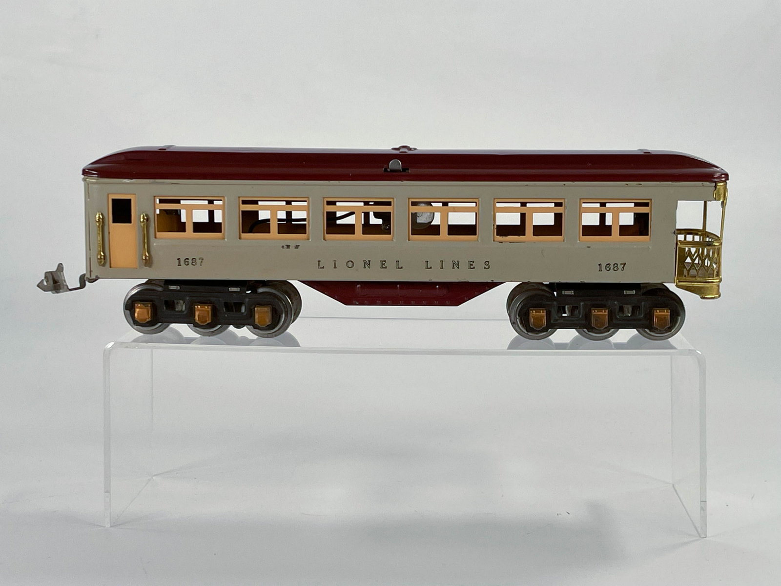 Ives Prewar #1687 Observation Car: Ives Prewar #1687 Observation Car, in C6 for body and the roof has been repainted.