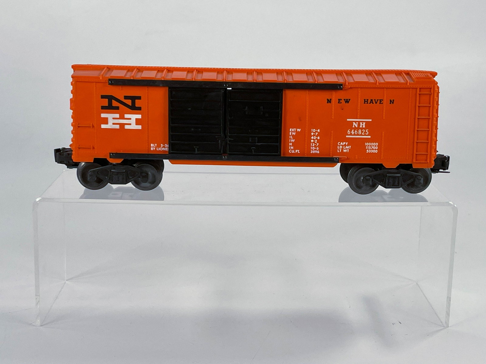 Lionel Postwar #6468-25 New Haven Boxcar: Lionel Postwar #6468-25 New Haven Boxcar, in C7 plus.