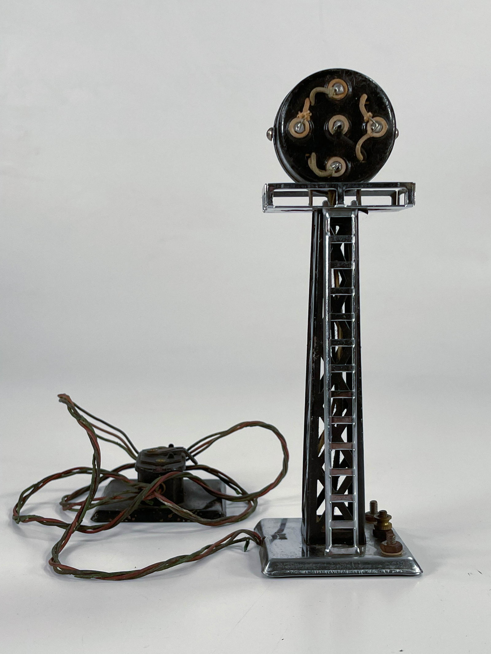 Marx Trackside Signal, with Controller: Marx Trackside Signal, with Controller, in C7 minus.