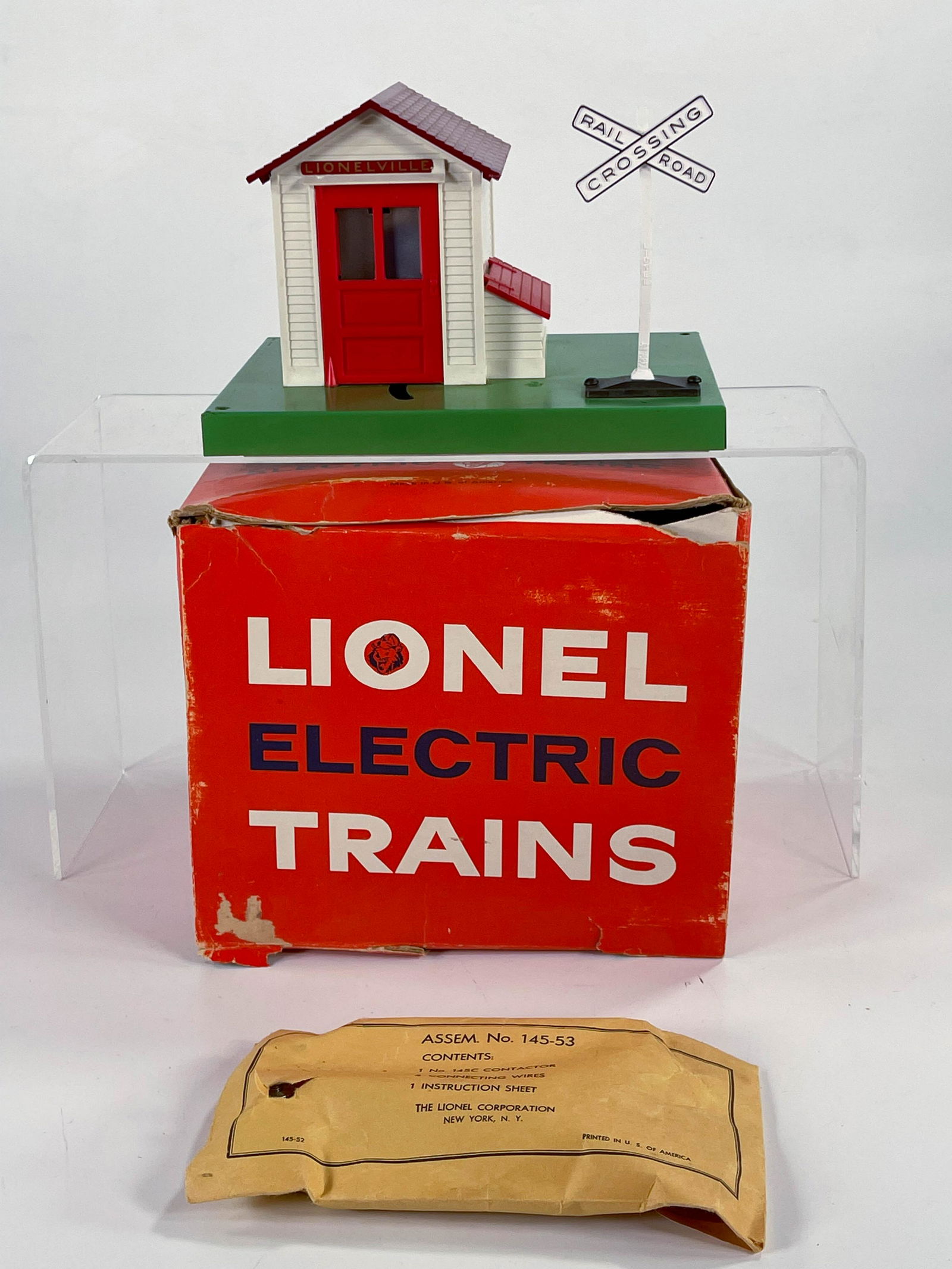 Lionel Postwar #145 Automatic Gateman, with Original (1 of 12)