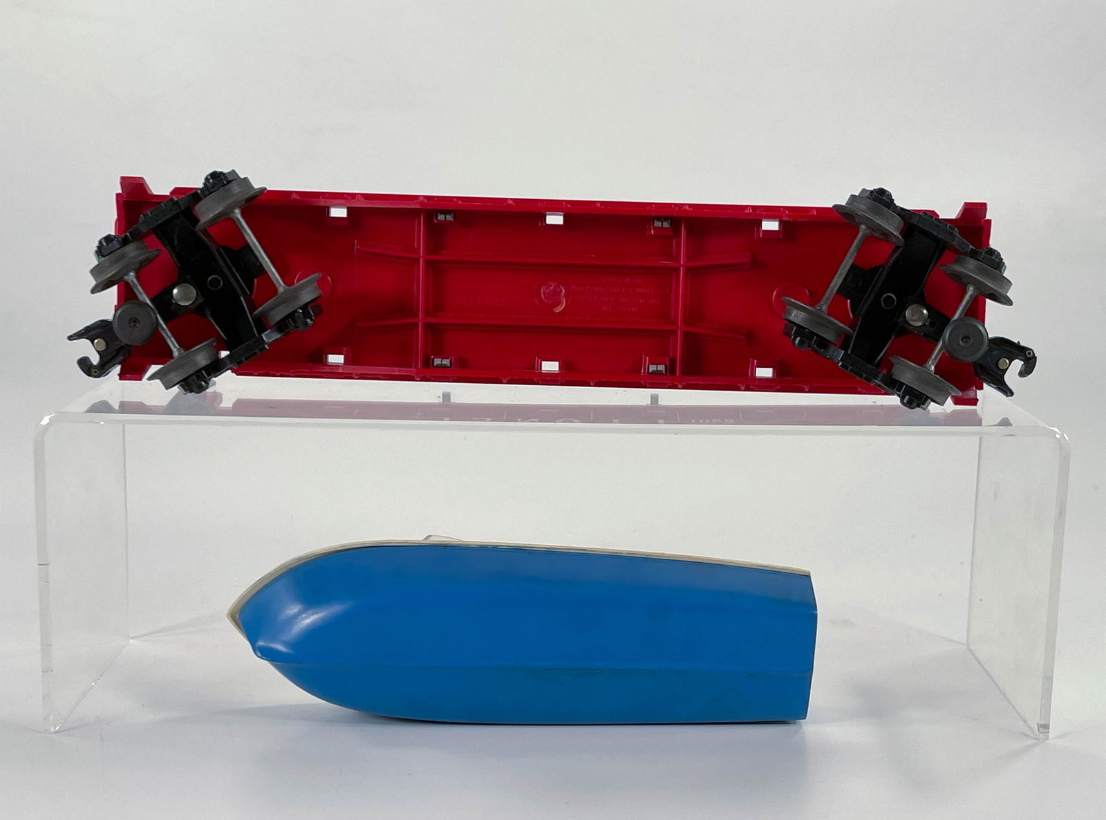 Lionel Postwar #6801 Red Flat Car, with Boat (1 of 7)