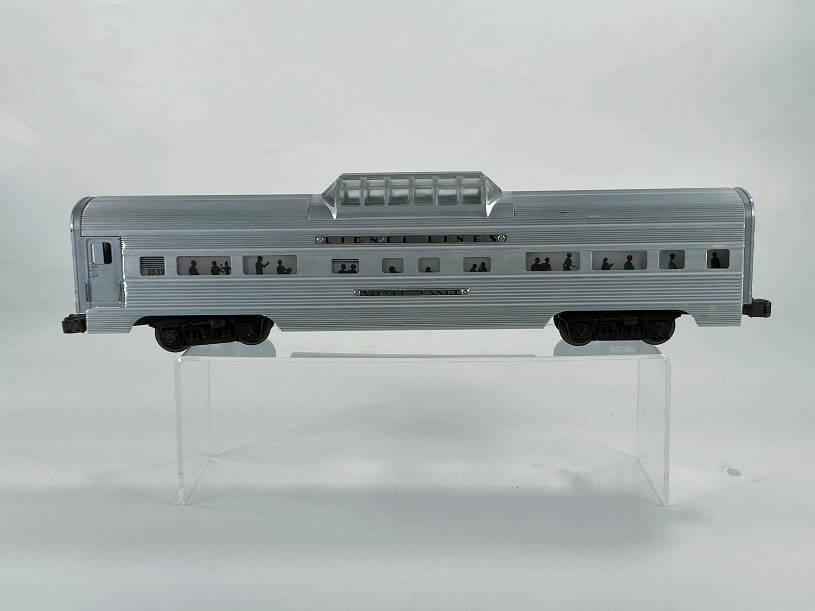 Lionel Postwar #2532 Vista Dome Car: Lionel Postwar #2532 Vista Dome Car, in C7.