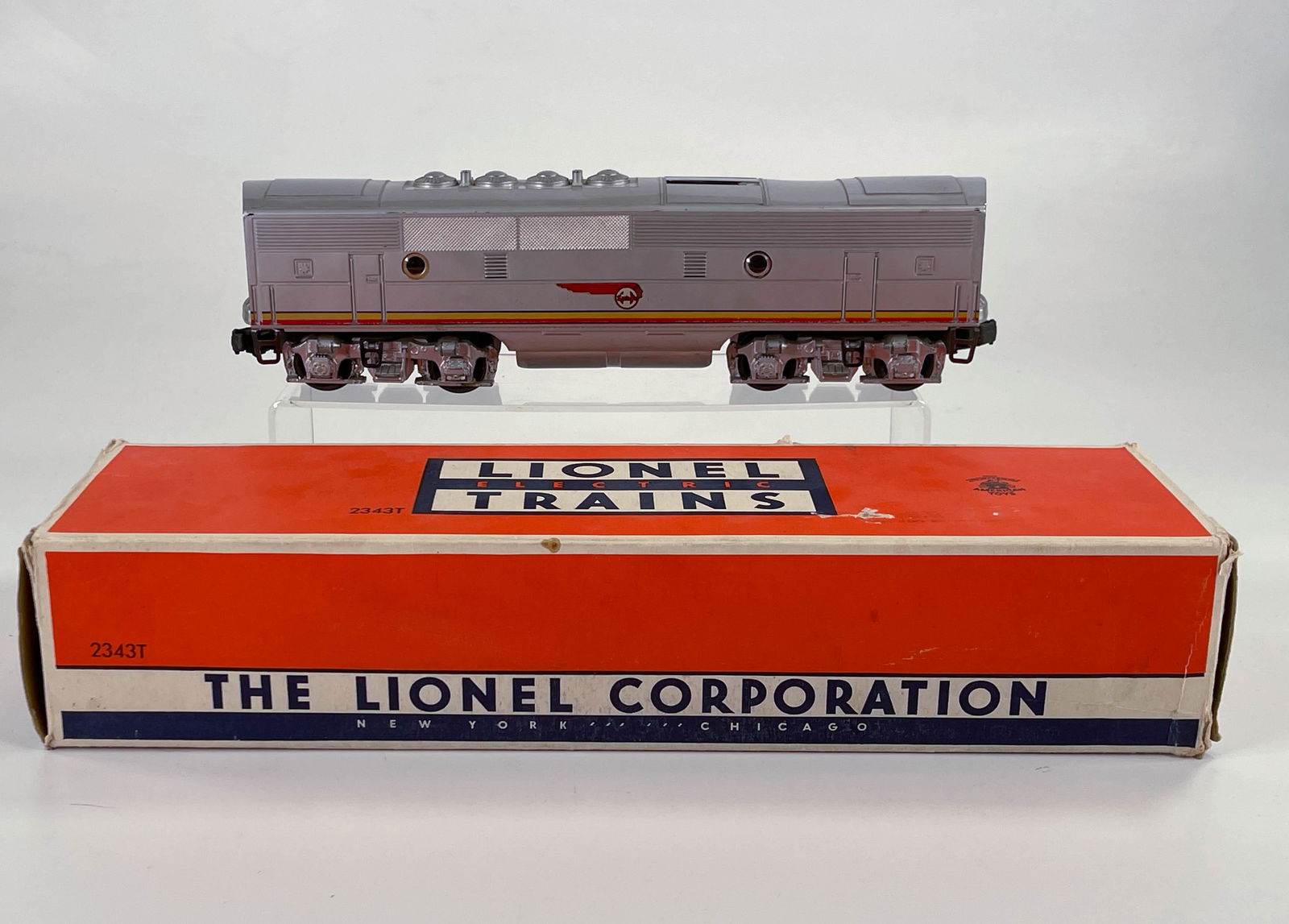 Lionel #2343C Santa Fe B Unit, with #2343T Santa Fe (1 of 14)