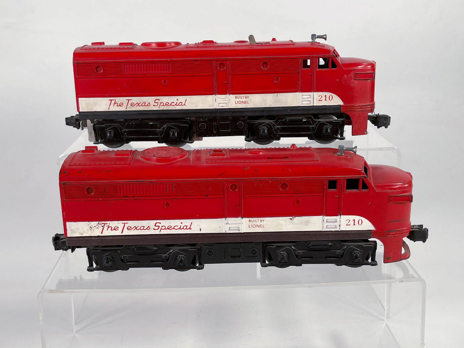 Lionel #210 The Texas Special AA Alco Units, with: Lionel #210 The Texas Special AA Alco Units, with Powered Alco and Non-Powered Alco in overall C6 (needs cleaning) and the front crossbar on the #210 powered unit is missing and the crossbar on the #2