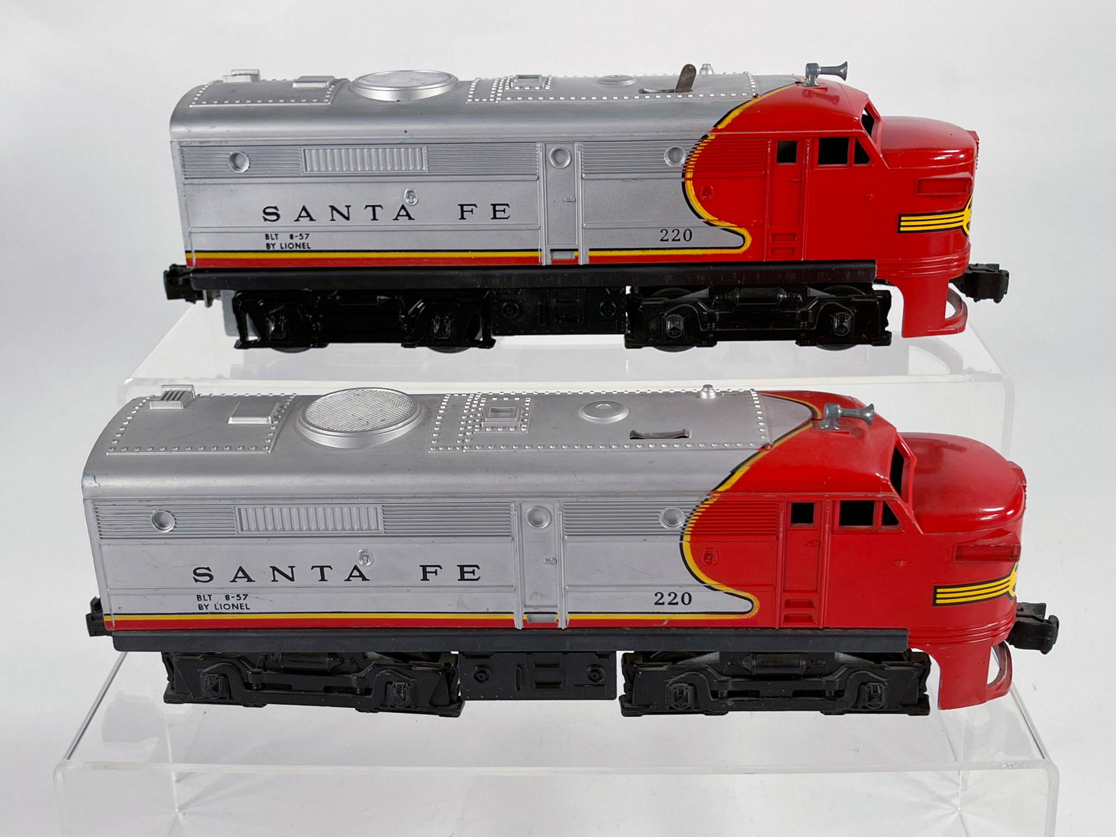Lionel #220 Santa Fe AA Units, with #220 AA Units both (1 of 6)