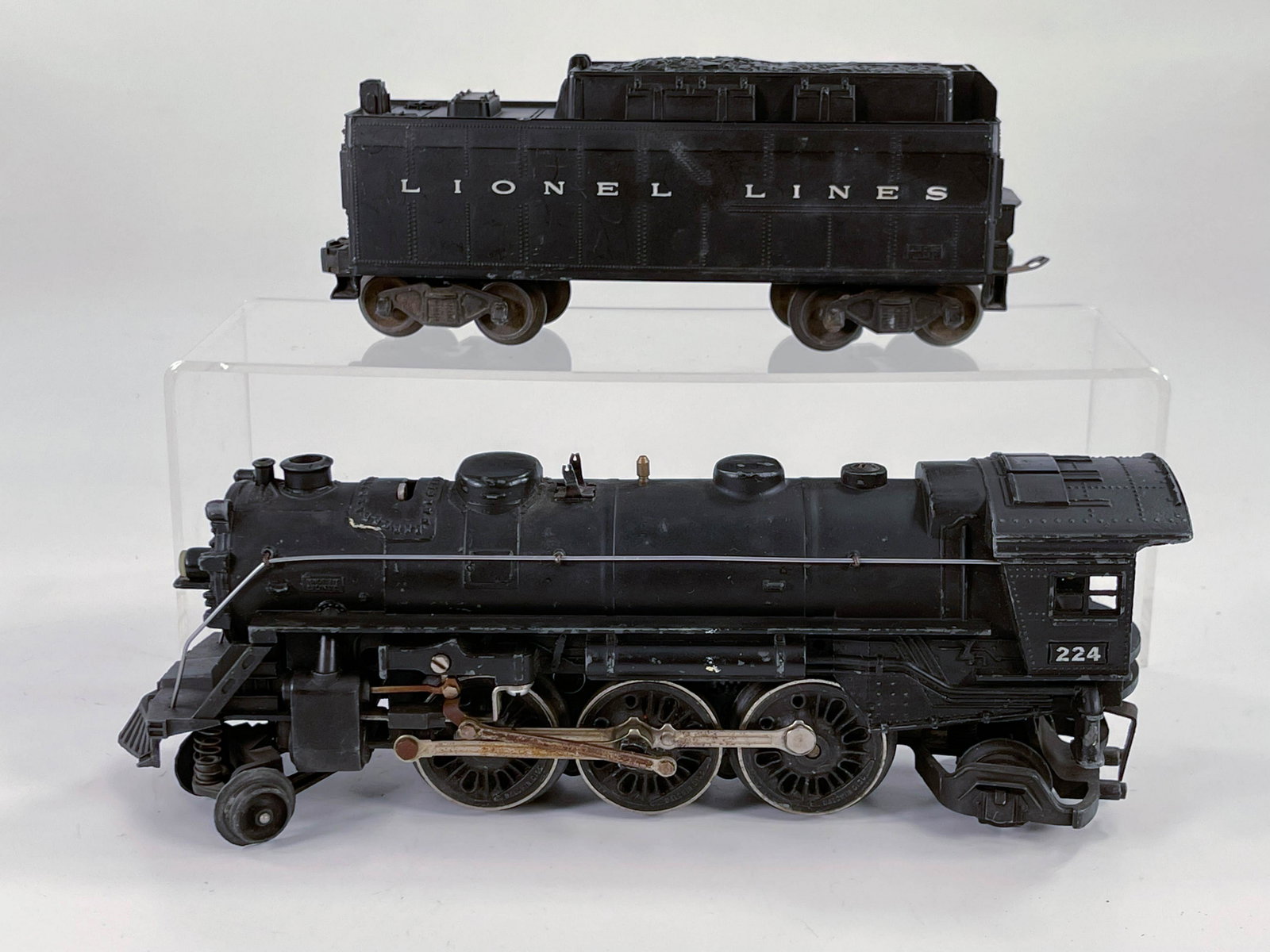 Lionel Prewar O Gauge #224 Black Loco with Black: Lionel Prewar O Gauge #224 Black Loco with Black Tender, with Loco and Tender in overall C6 plus with some rust on the Loco running gear.