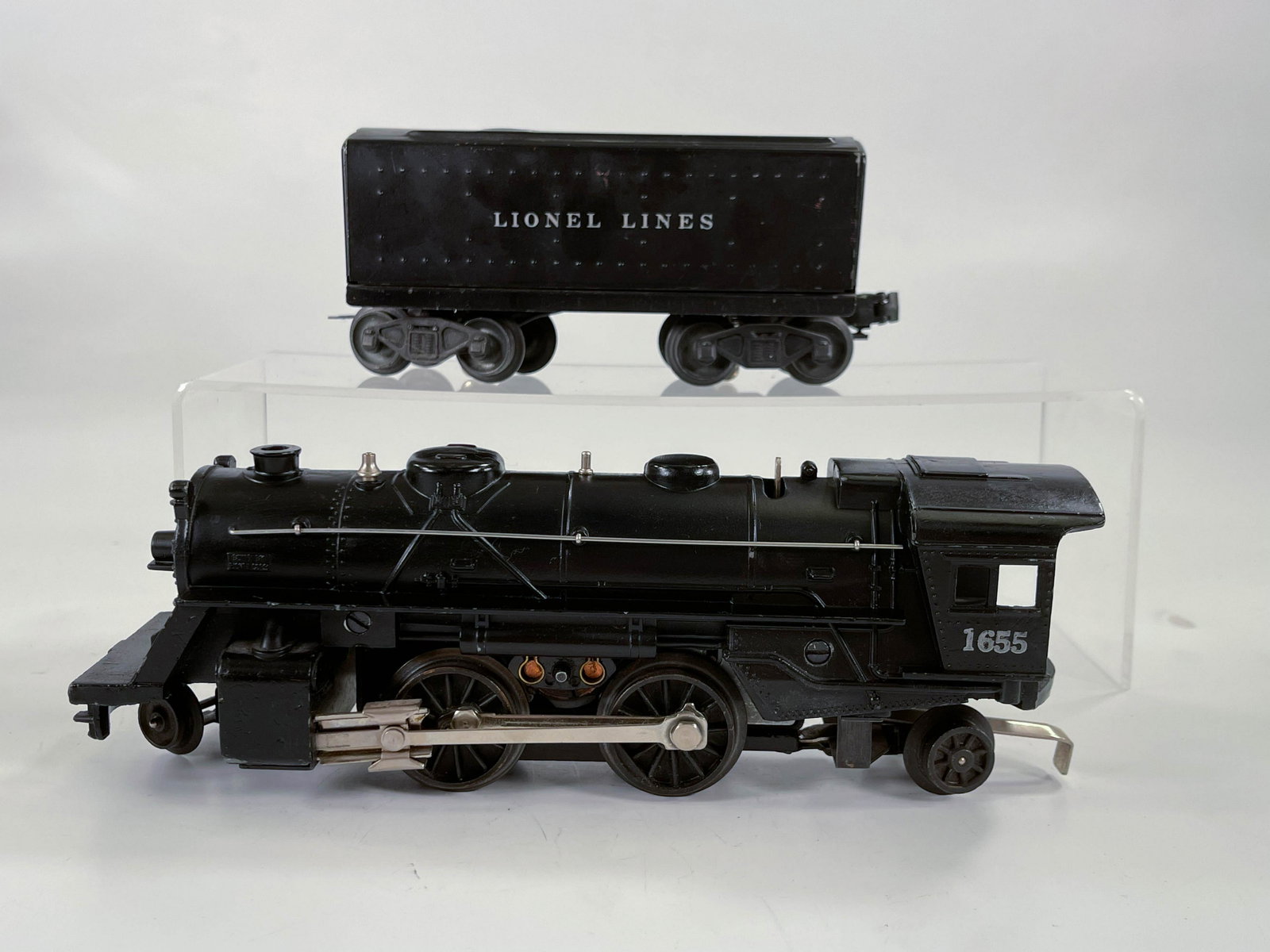 Lionel Postwar #1655 Black Loco and #6654W Black: Lionel Postwar #1655 Black Loco and #6654W Black Tender, with Loco and Tender both in overall C7.