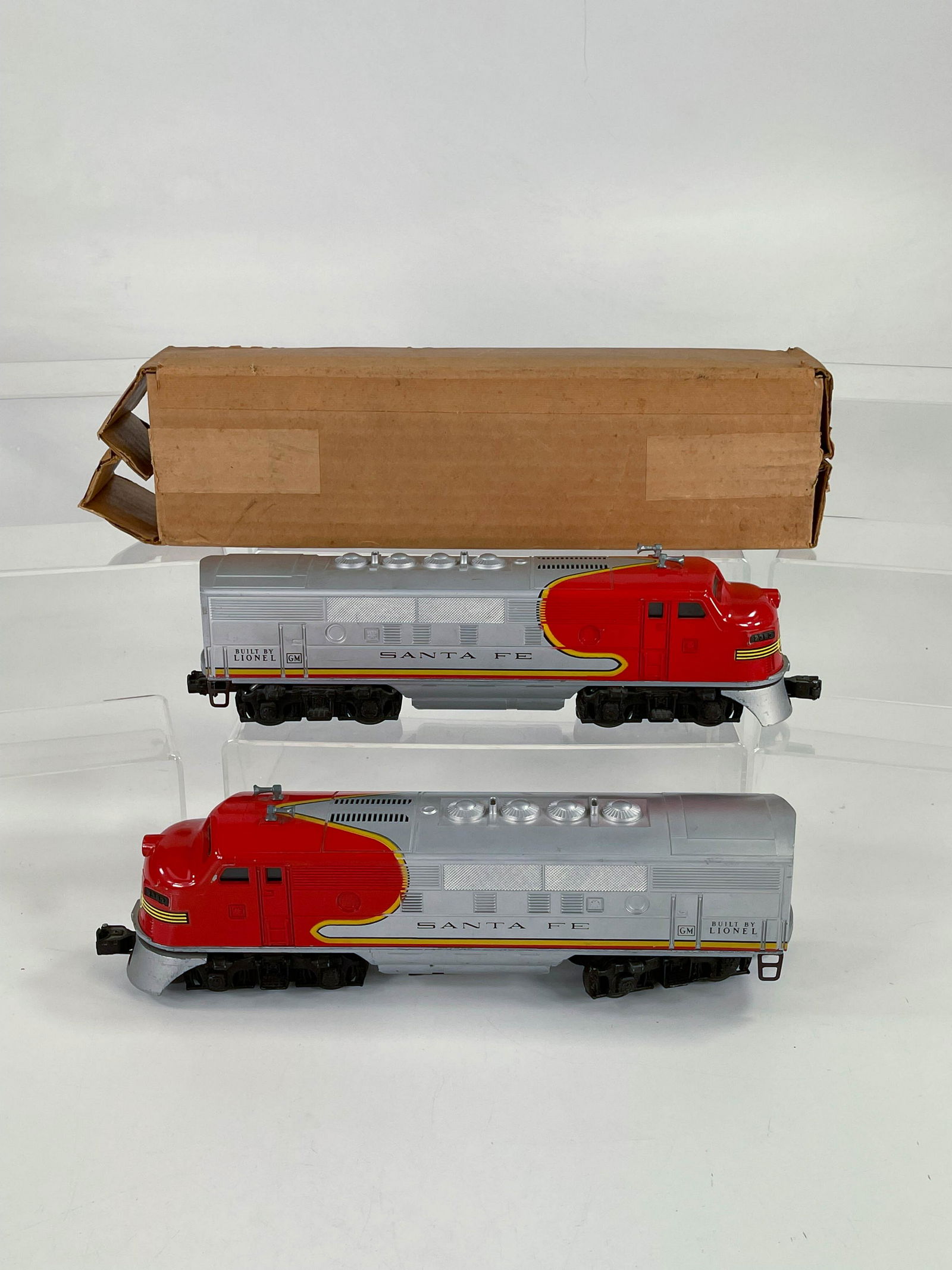 Lionel Postwar #2383 Santa Fe AA F-3 Units, with (1 of 12)