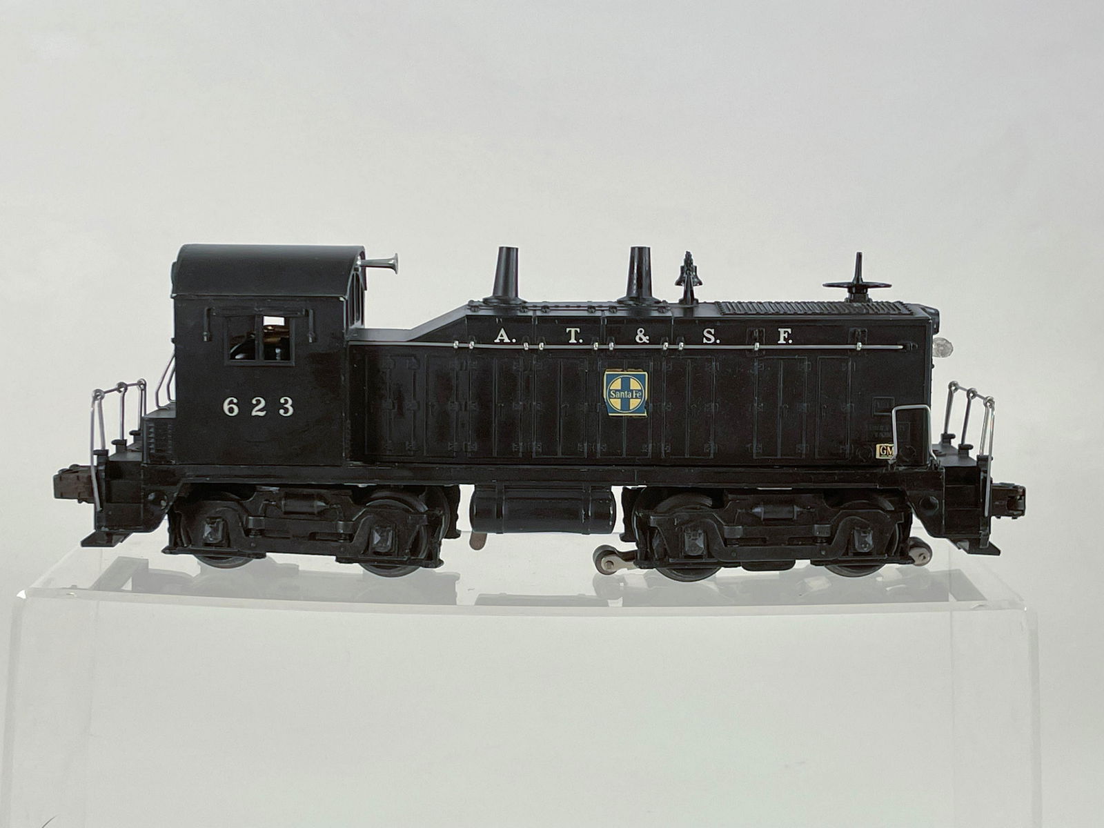Lionel Postwar #623 Santa Fe Diesel Switcher (1 of 11)