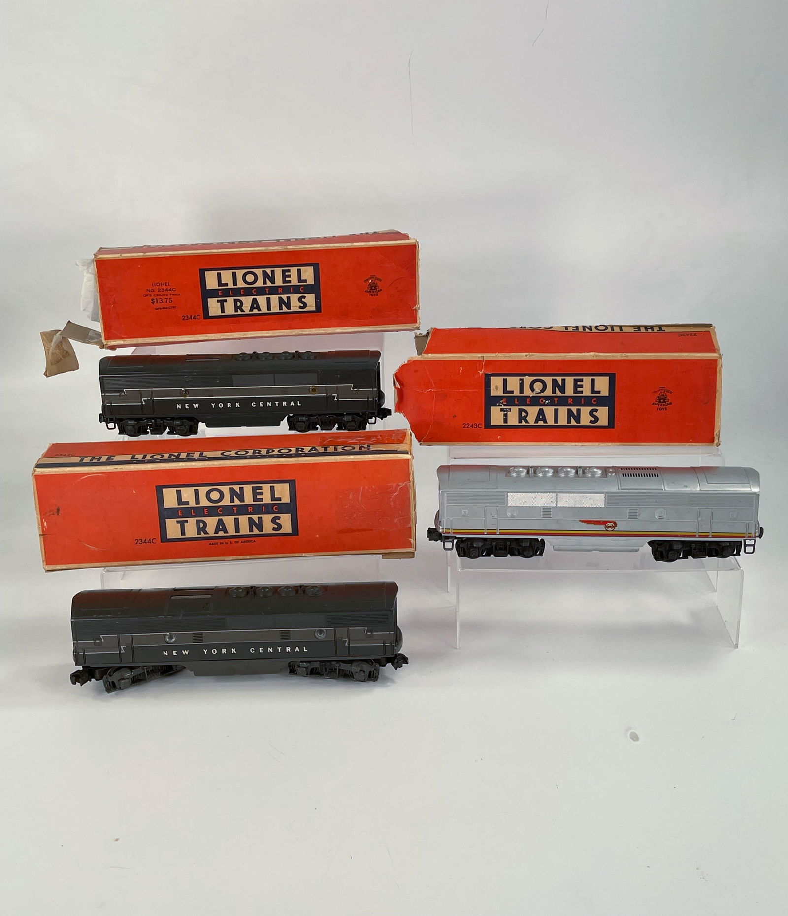 Lionel Postwar #2243C Santa Fe B Unit, with Original (1 of 13)