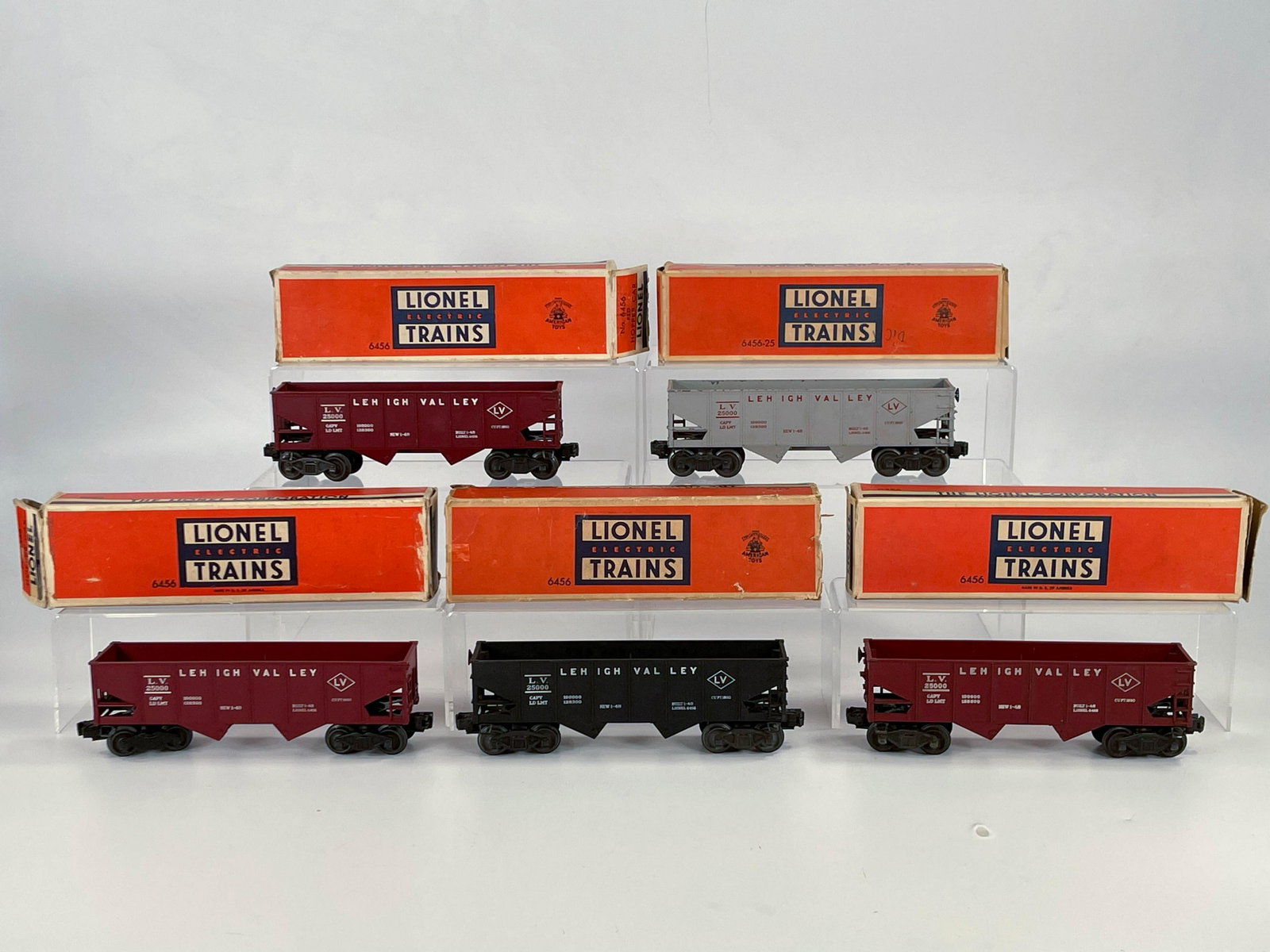 Lionel Postwar #6456 Red Hopper, #6456 Black Hopper,: Lionel Postwar #6456 Red Hopper, #6456 Black Hopper, #6456 Red Hopper, #6456 Red Hopper and #6456 Light Gray Hopper, with all Hoppers in C7 to C7 plus and all boxes having issues with ends.