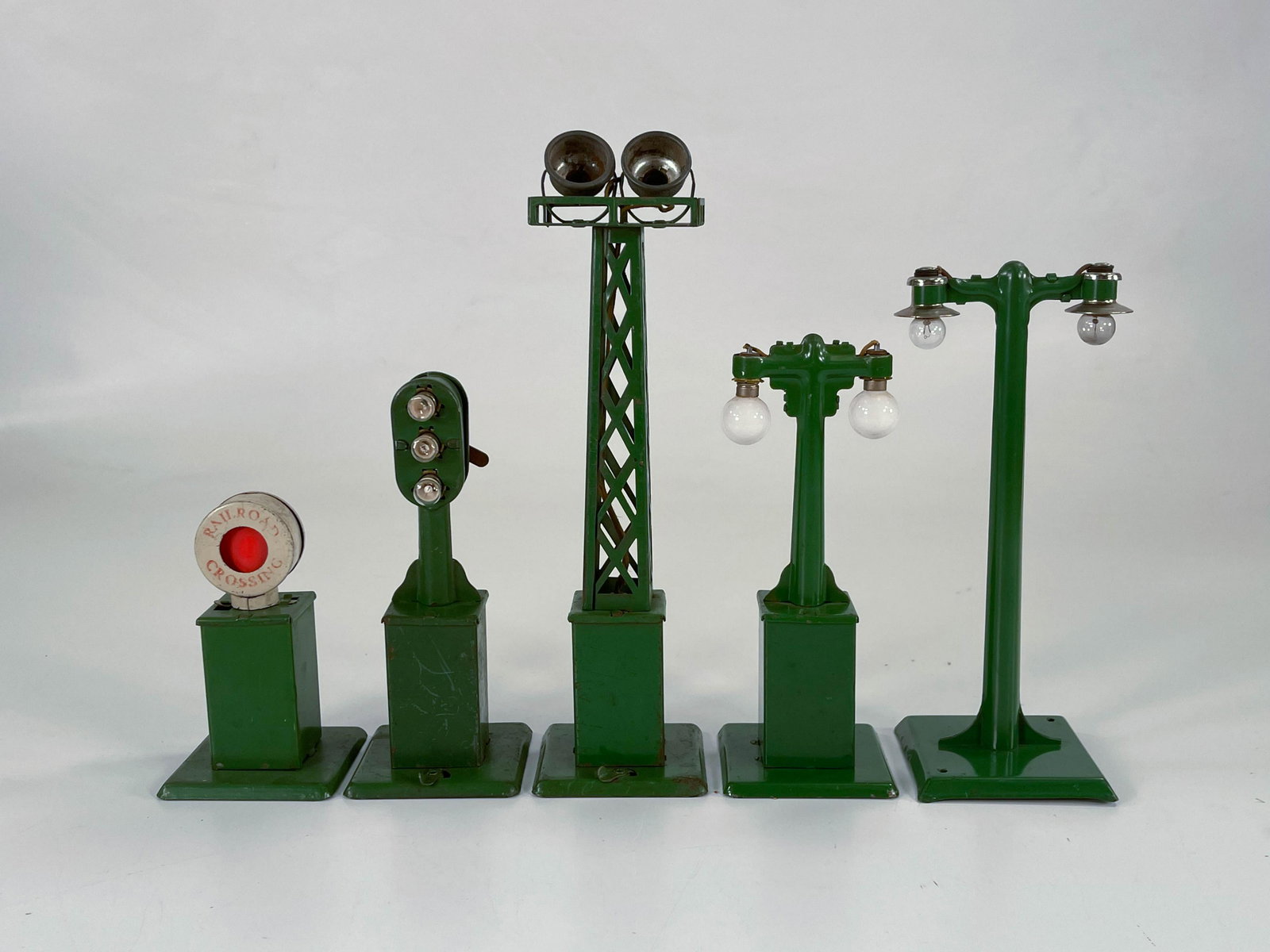 Marx Postwar Lights and Signals, with Two Lights,: Marx Postwar Lights and Signals, with Two Lights, Beacon Tower and Two Signals in overall C6.