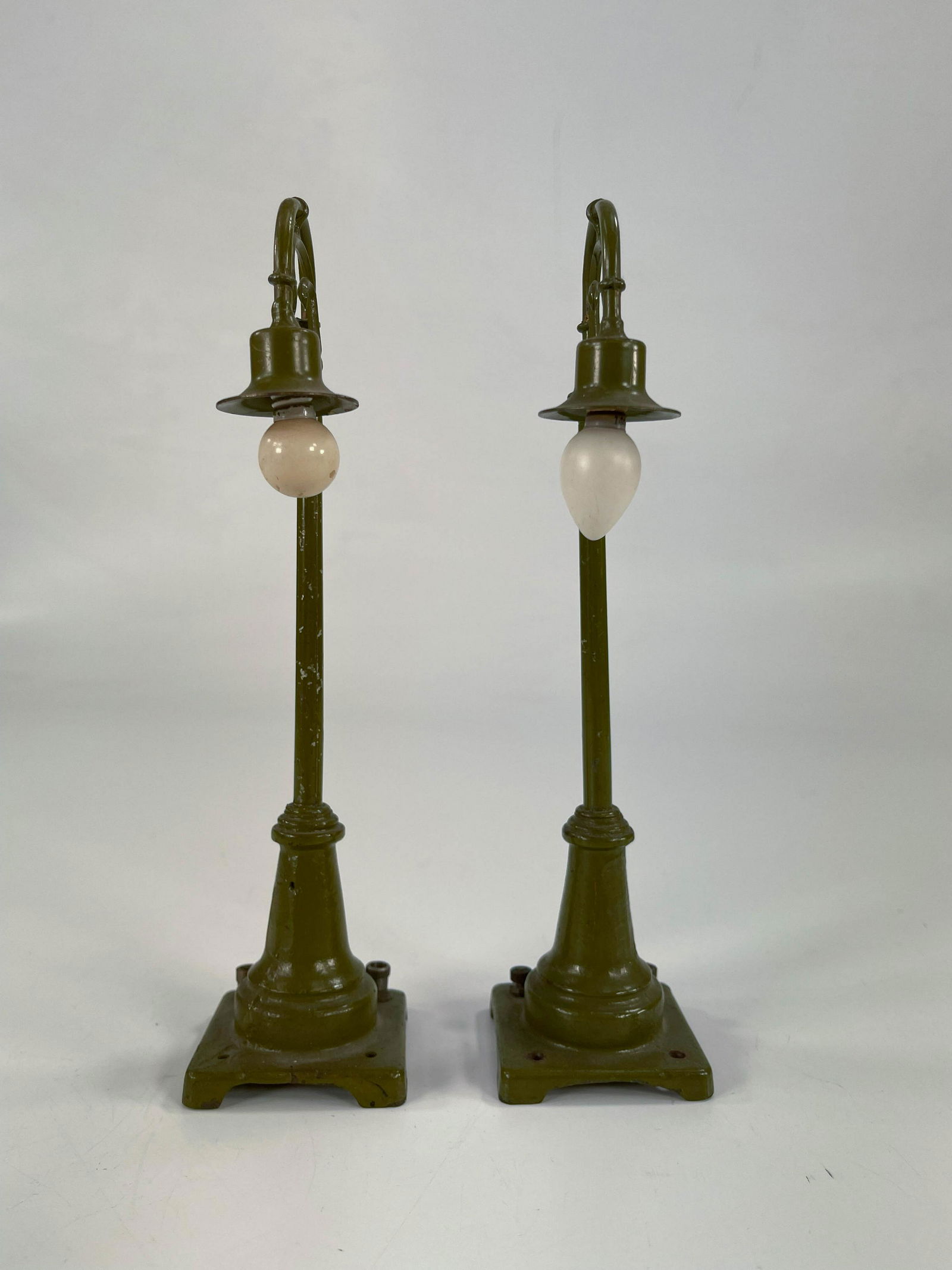 Lionel Prewar O Gauge #59 Olive Green Lamp (x2), in (1 of 5)