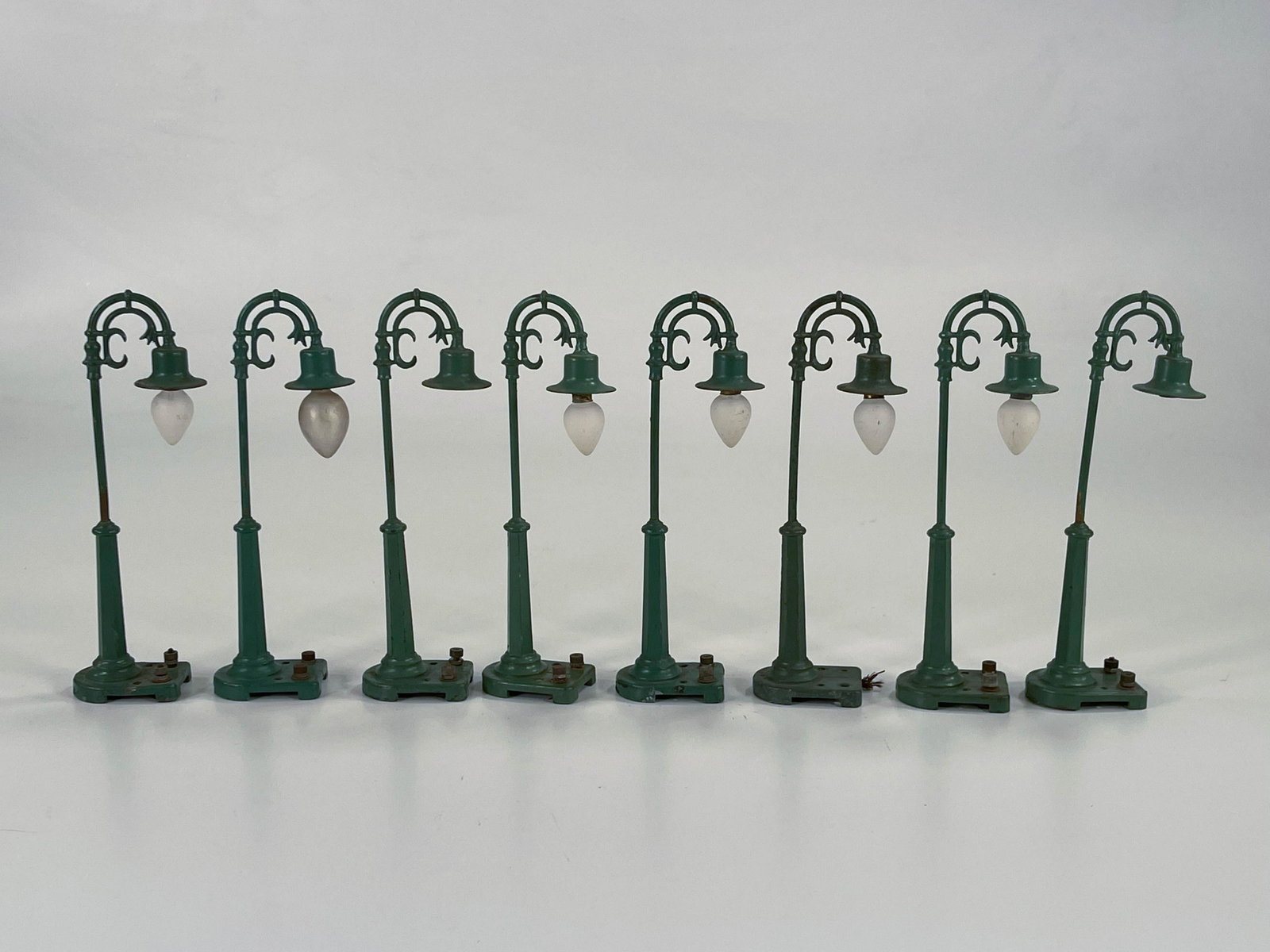 Lionel Postwar #58 Peacock Lamp (x8), in overall C6.: Lionel Postwar #58 Peacock Lamp (x8), in overall C6.