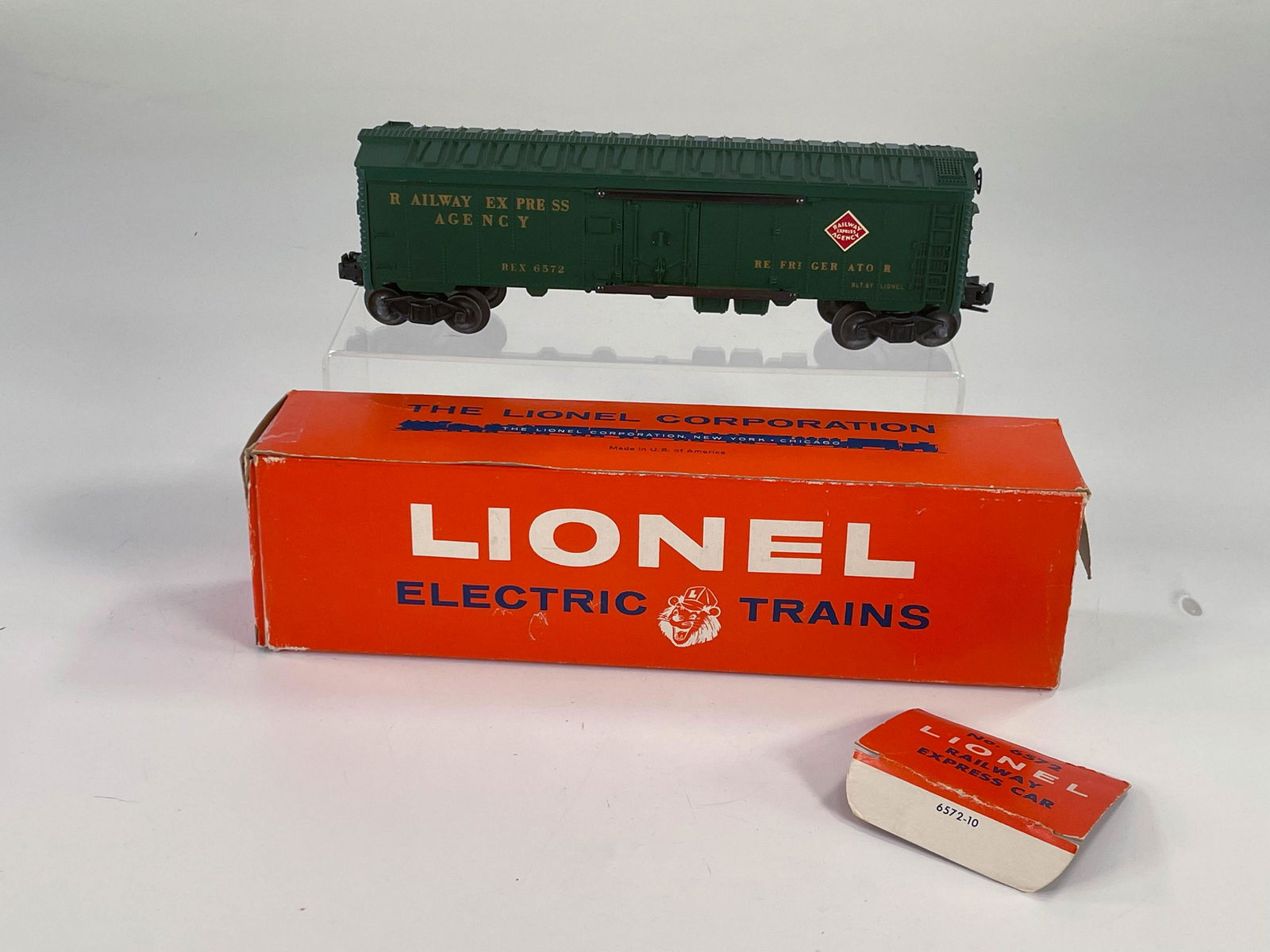 Lionel Postwar #6572 Railway Express Car, with Box, (1 of 12)