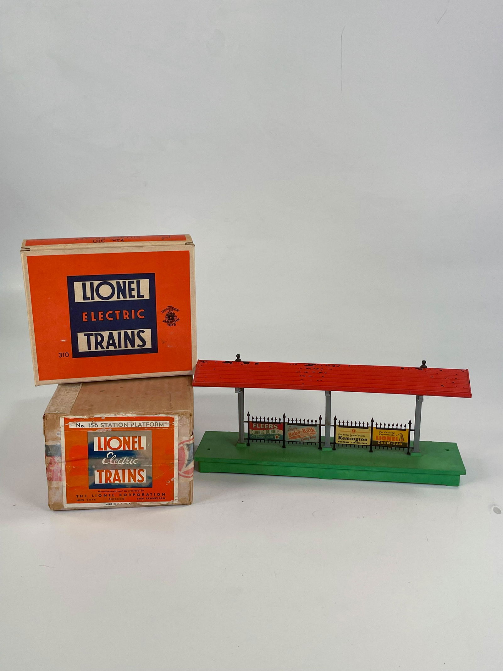 Lionel Prewar #156 Station Platform and Postwar #310 (1 of 14)