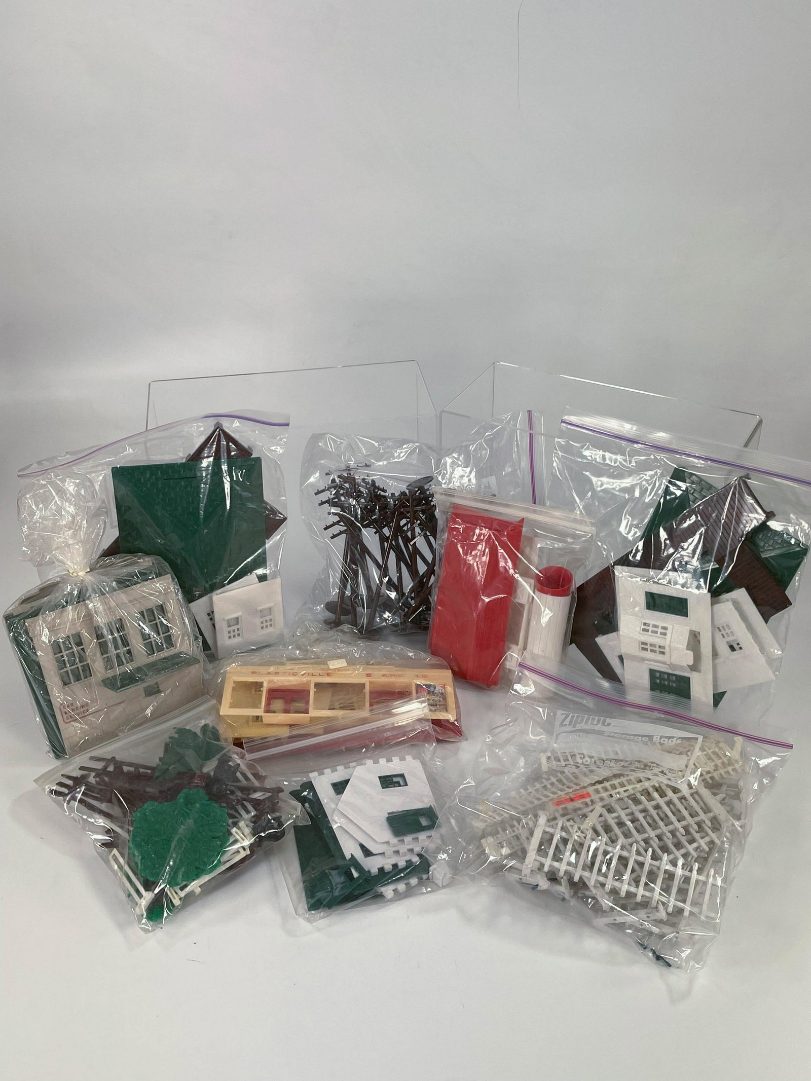 Plasticville Miscellaneous Lots, with Plasticville Lots: Plasticville Miscellaneous Lots, with Plasticville Lots bagged and no representations as to completeness. See photos for accurate description of what you are buying.