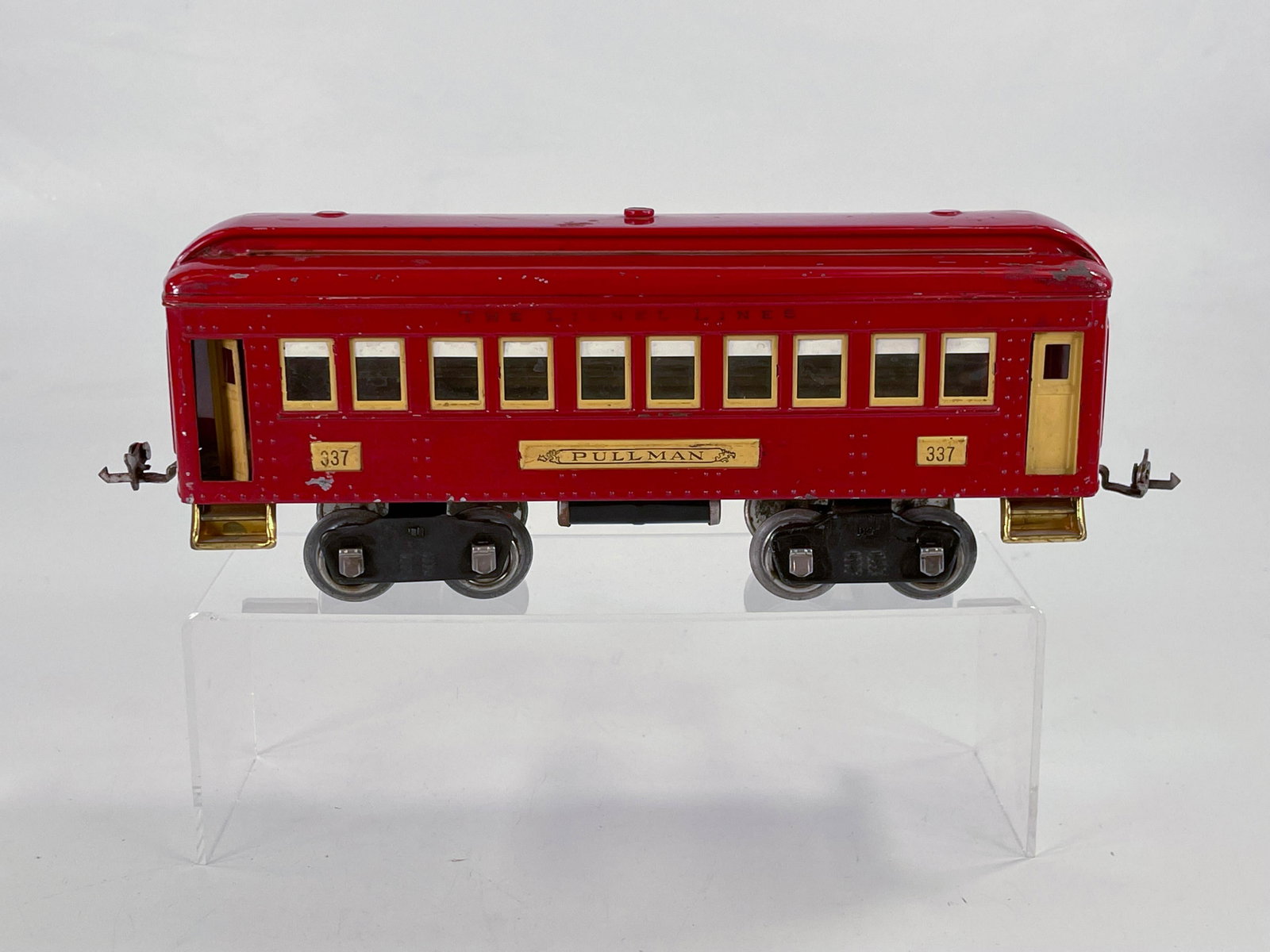 Lionel Prewar Standard Gauge #337 Red Pullman Car, in: Lionel Prewar Standard Gauge #337 Red Pullman Car, in C5 plus.
