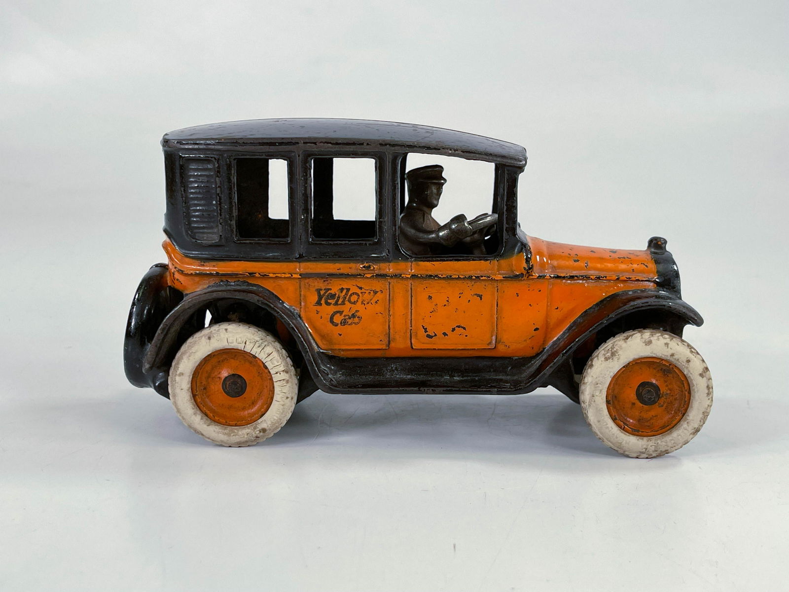 Arcade toy yellow cab with driver (1 of 6)