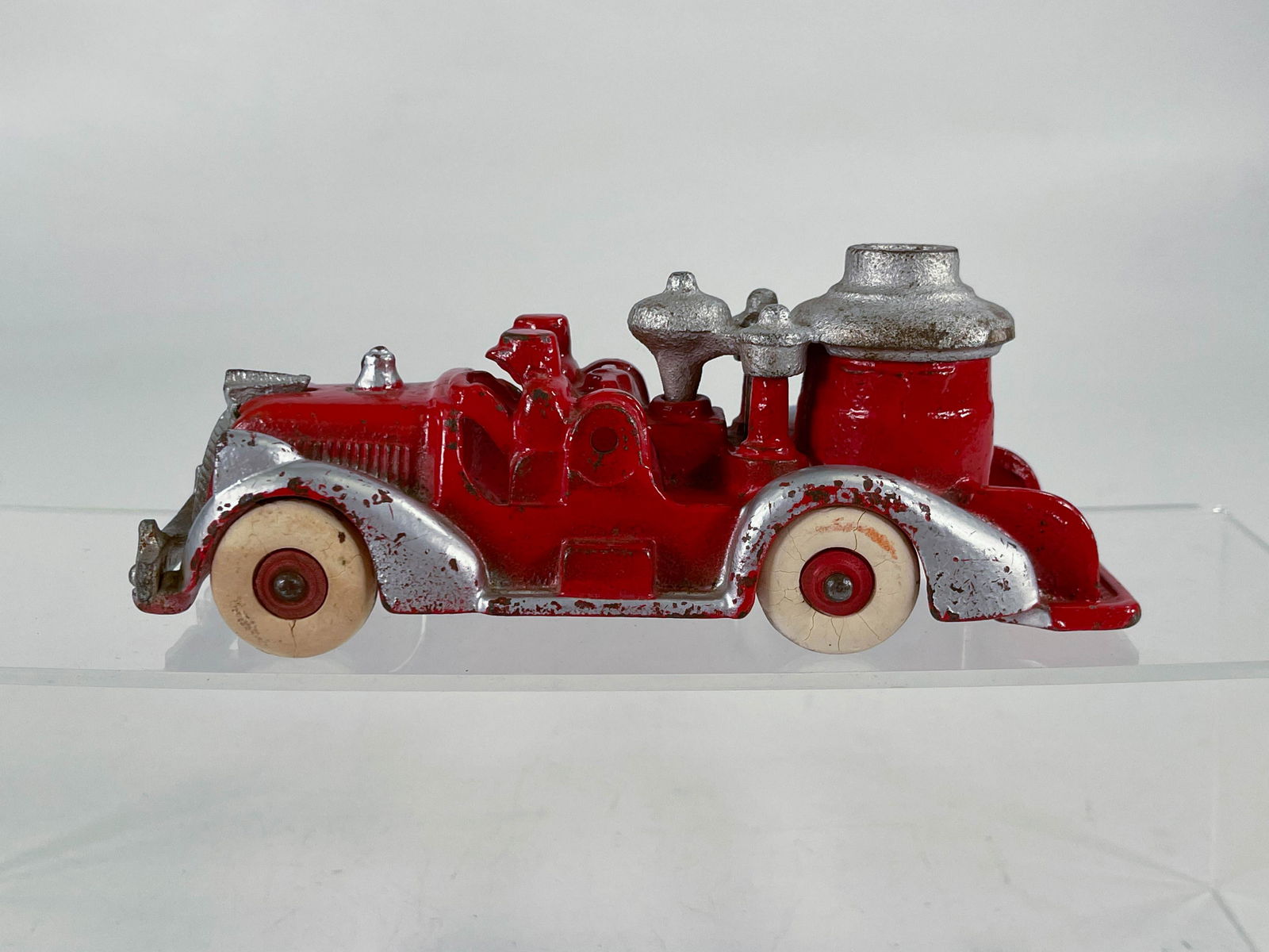 Hubley Prewar Fire engine in cast iron (1 of 6)