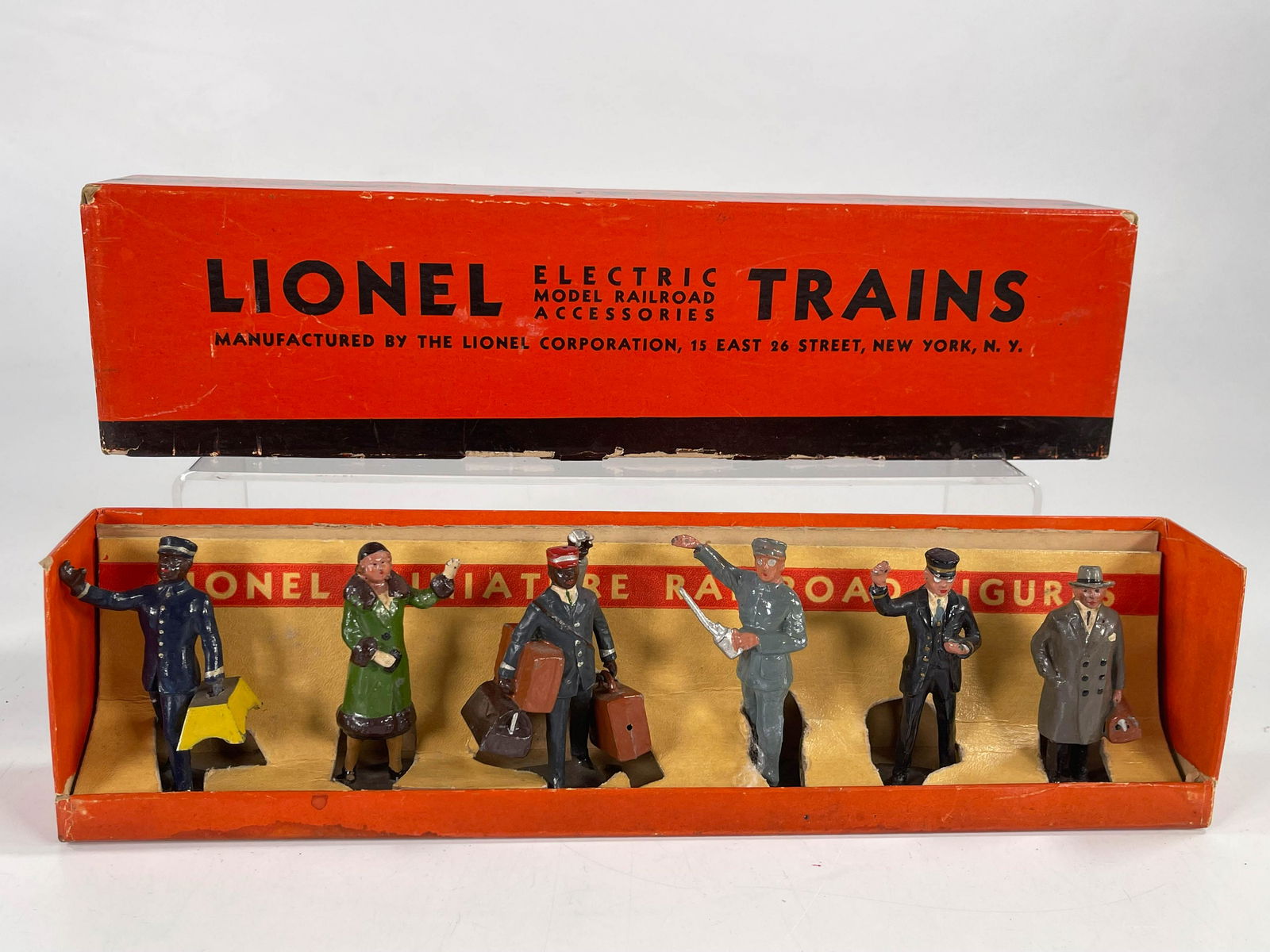 Lionel Prewar #550 miniature railroad figures in (1 of 6)