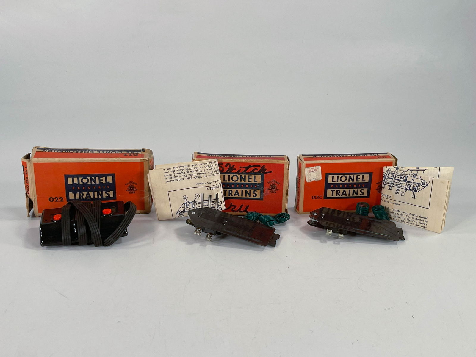 Lionel Postwar #153C Contactor x 2 and #022 Controller,: Lionel Postwar #153C Contactor x 2 and #022 Controller, with plug in wire and original boxes, with the contents of #153C, #153C and #022 in C7 and one #153C box is perfect, the other #153C box has som