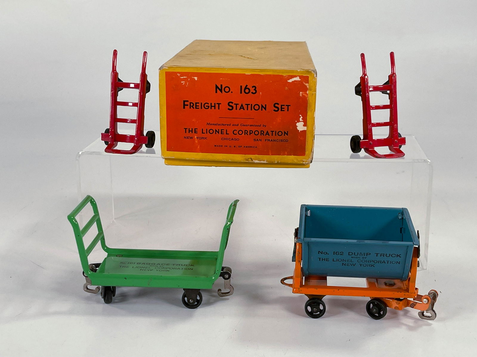 Lionel Prewar #163 Freight Station set in original box (1 of 9)