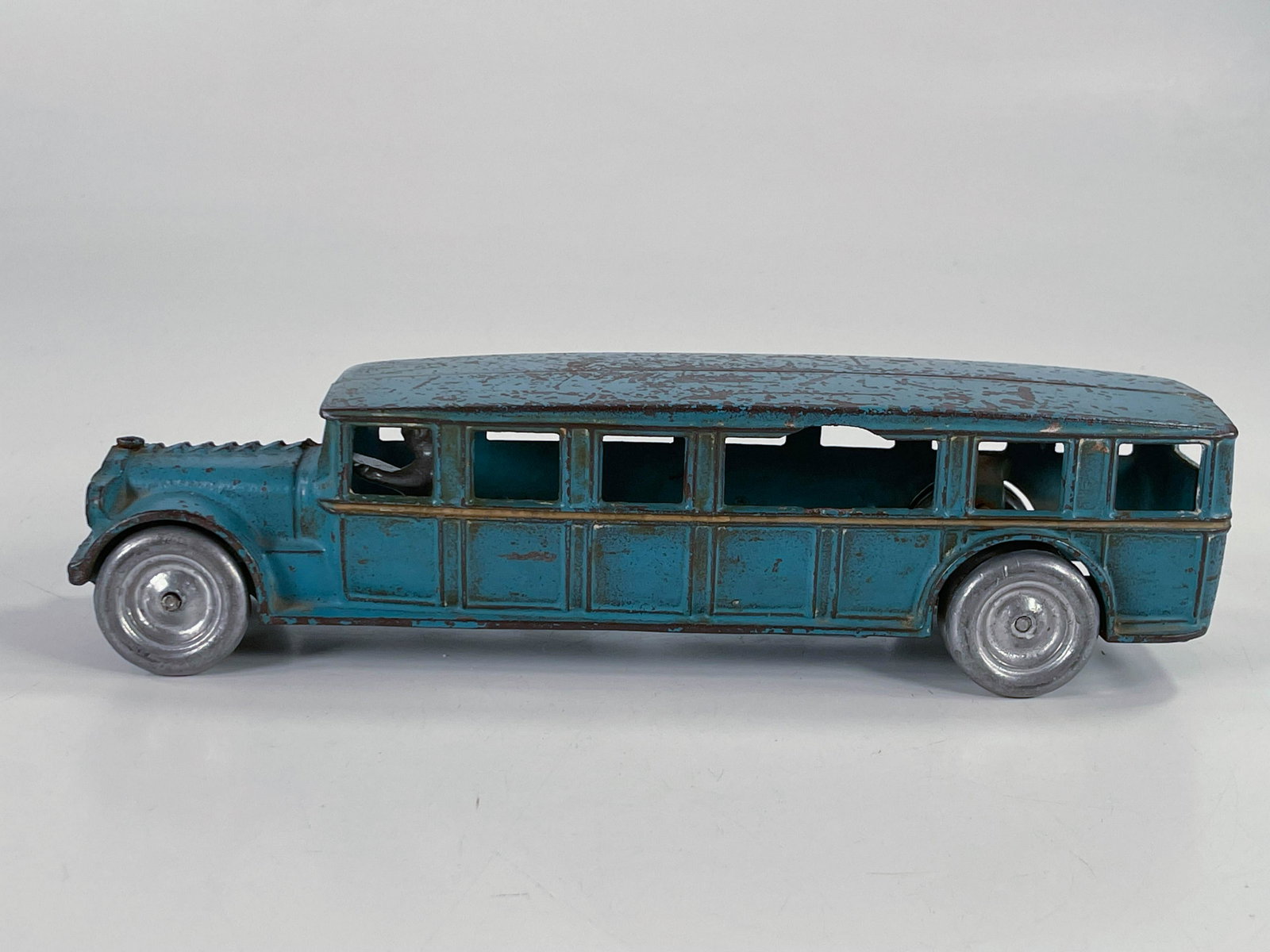 Fageole Prewar motorbus in light blue: Fageole Prewar motorbus in light blue, in C5 plus given the paint loss on the roof.