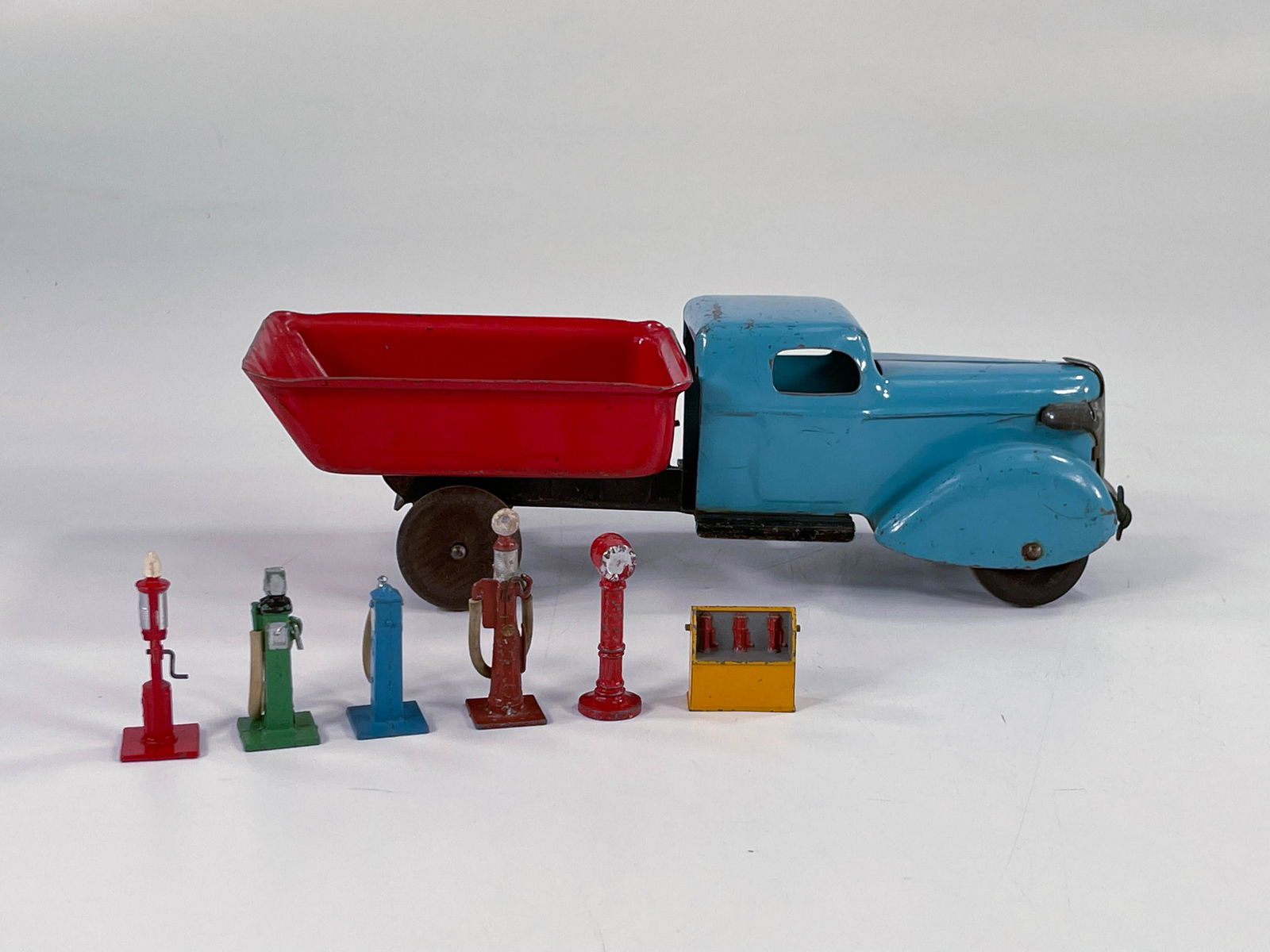 Wyandotte prewar pick-up truck with mostly Dinky Toy (1 of 7)