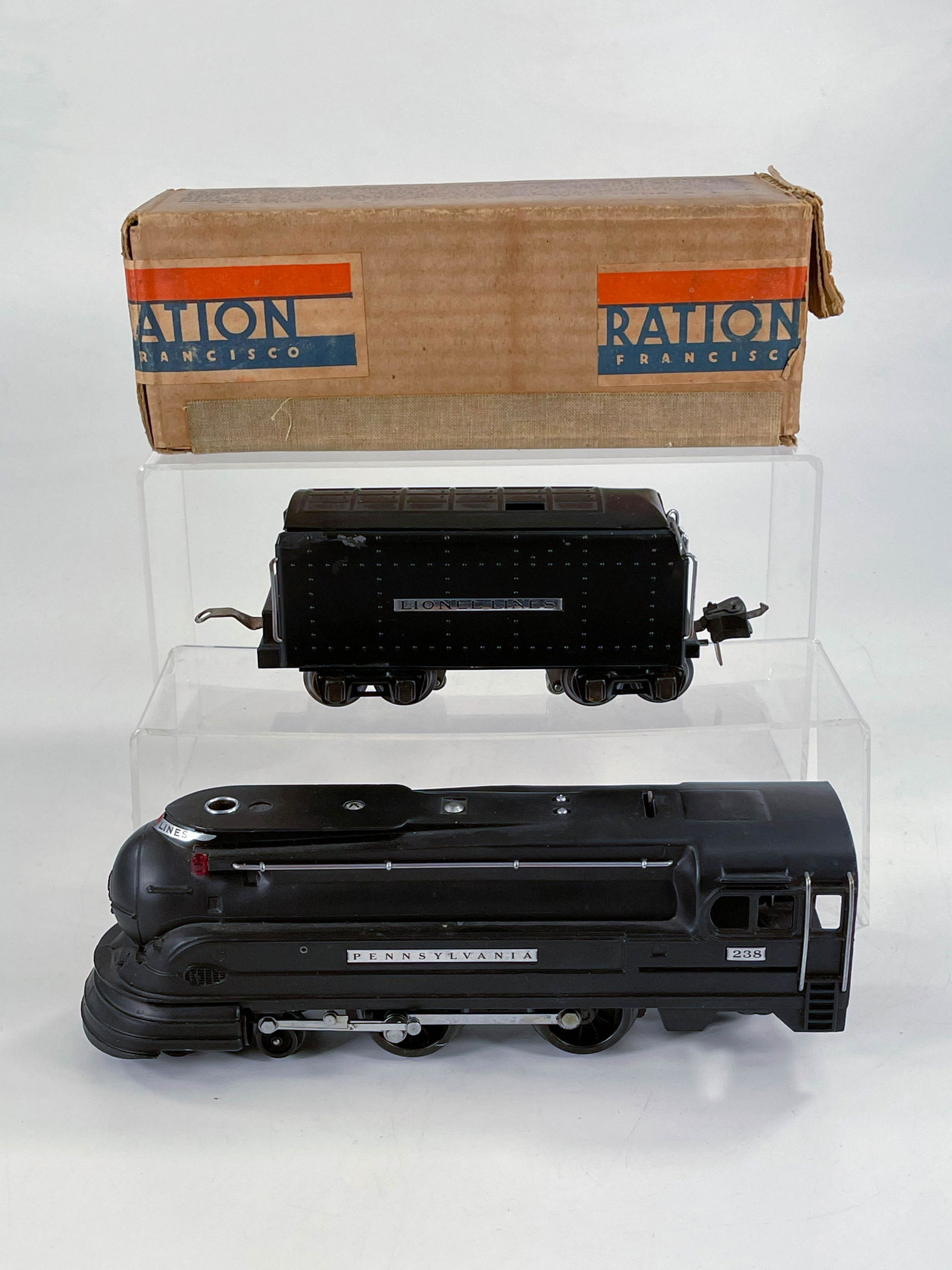 Lionel Prewar #238 black torpedo loco with original box (1 of 8)