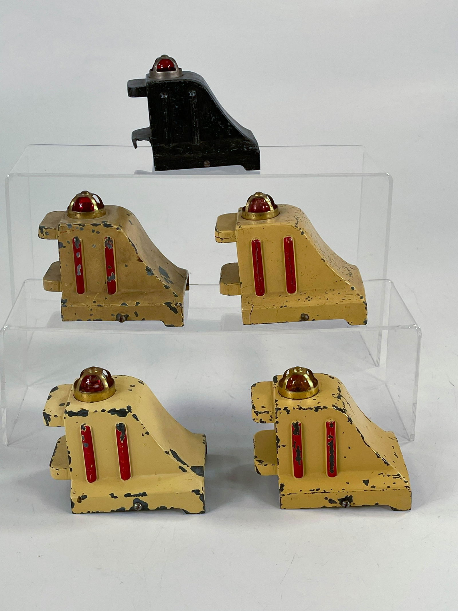 Lionel Prewar #25 yellow bumpers x 4 and #25 black (1 of 6)