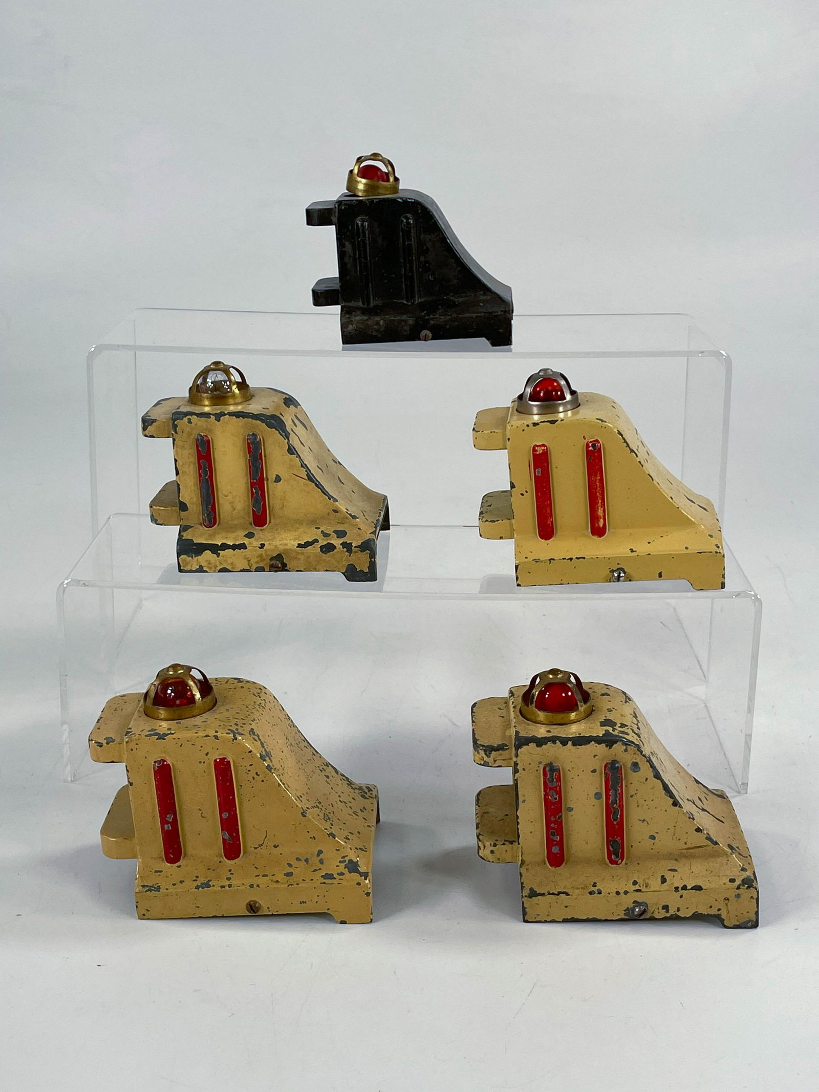 Lionel Prewar #25 yellow bumpers x 4 and #25 black (1 of 5)