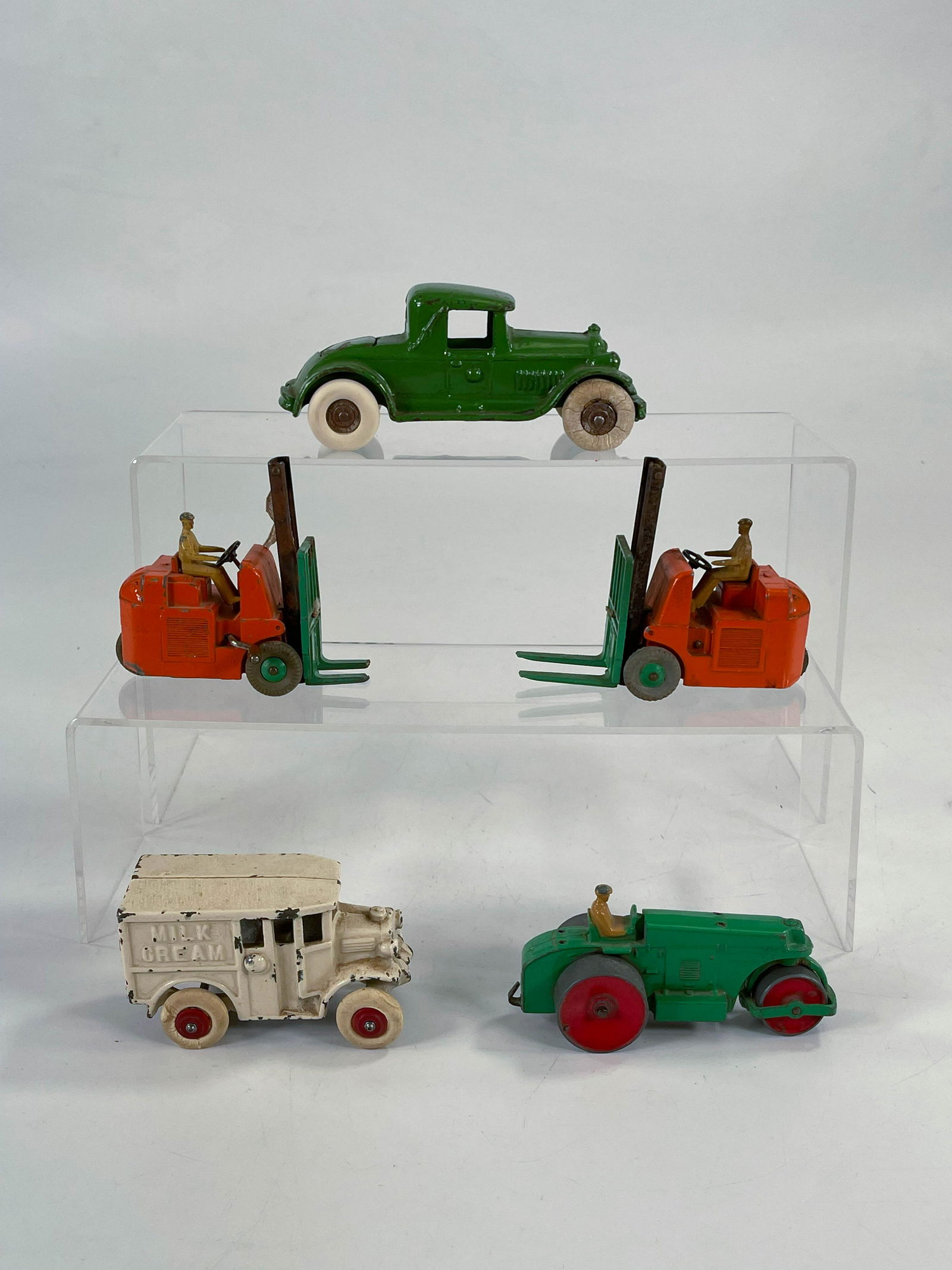 Arcade green coupe automobile, Hubley Dairy Truck, (1 of 12)