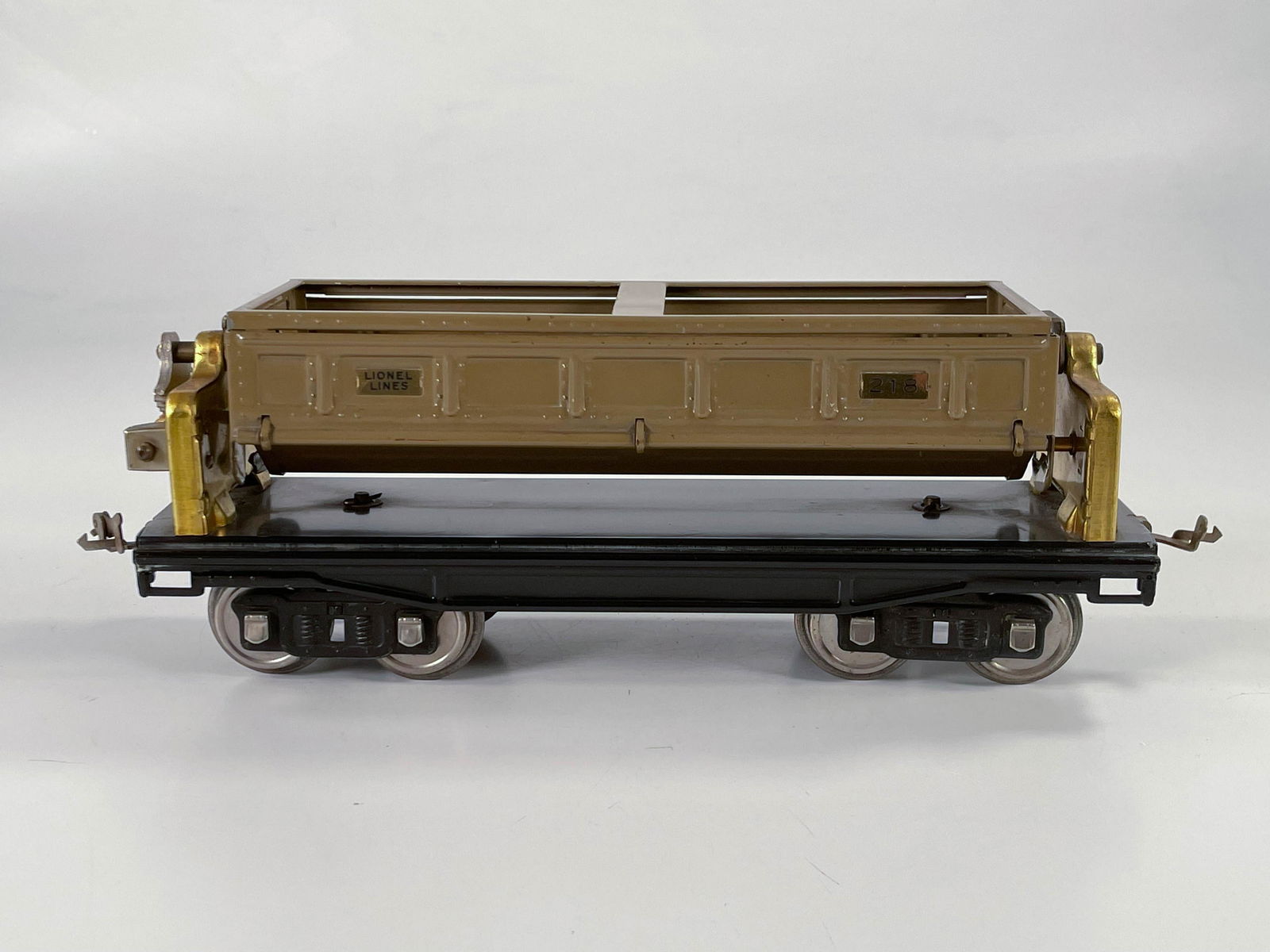 Lionel Prewar #218 Dump car in mojave and brass ends (1 of 6)