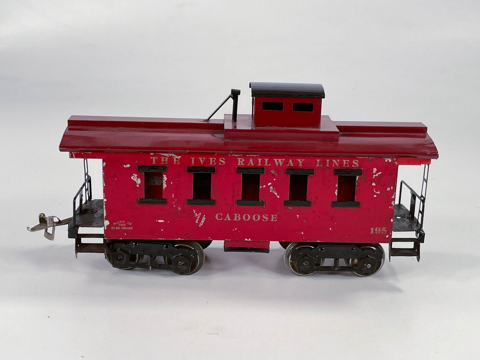Ives Prewar #195 caboose in red/dark red roof (1 of 6)