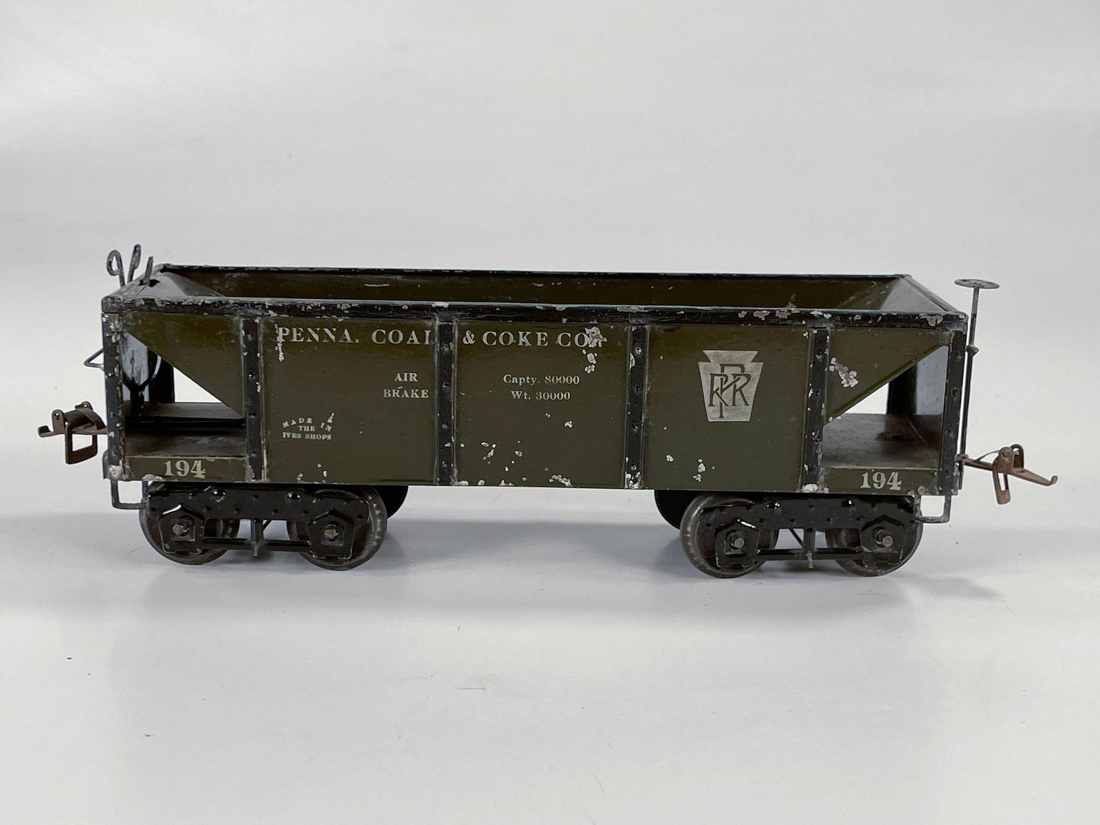 Ives Prewar #194 hopper car olive green (1 of 6)