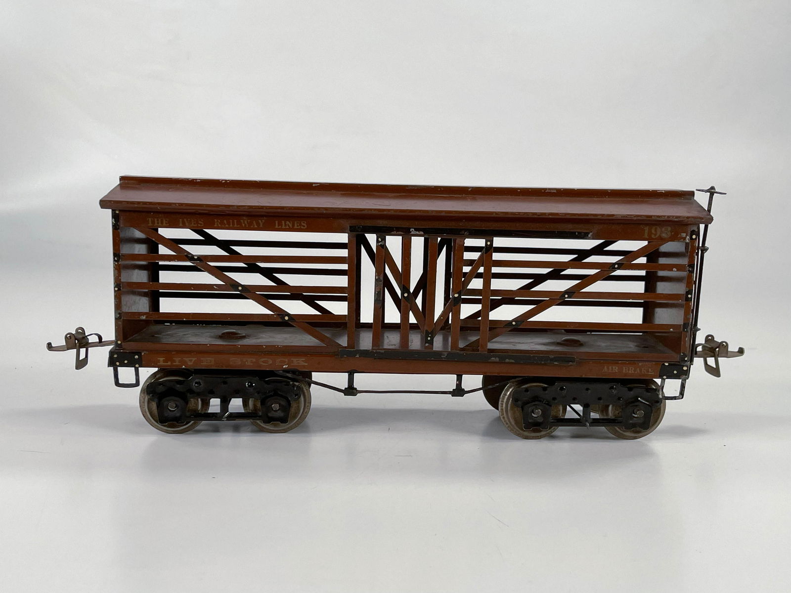 Ives Prewar #193 Live stock car in brown (1 of 6)