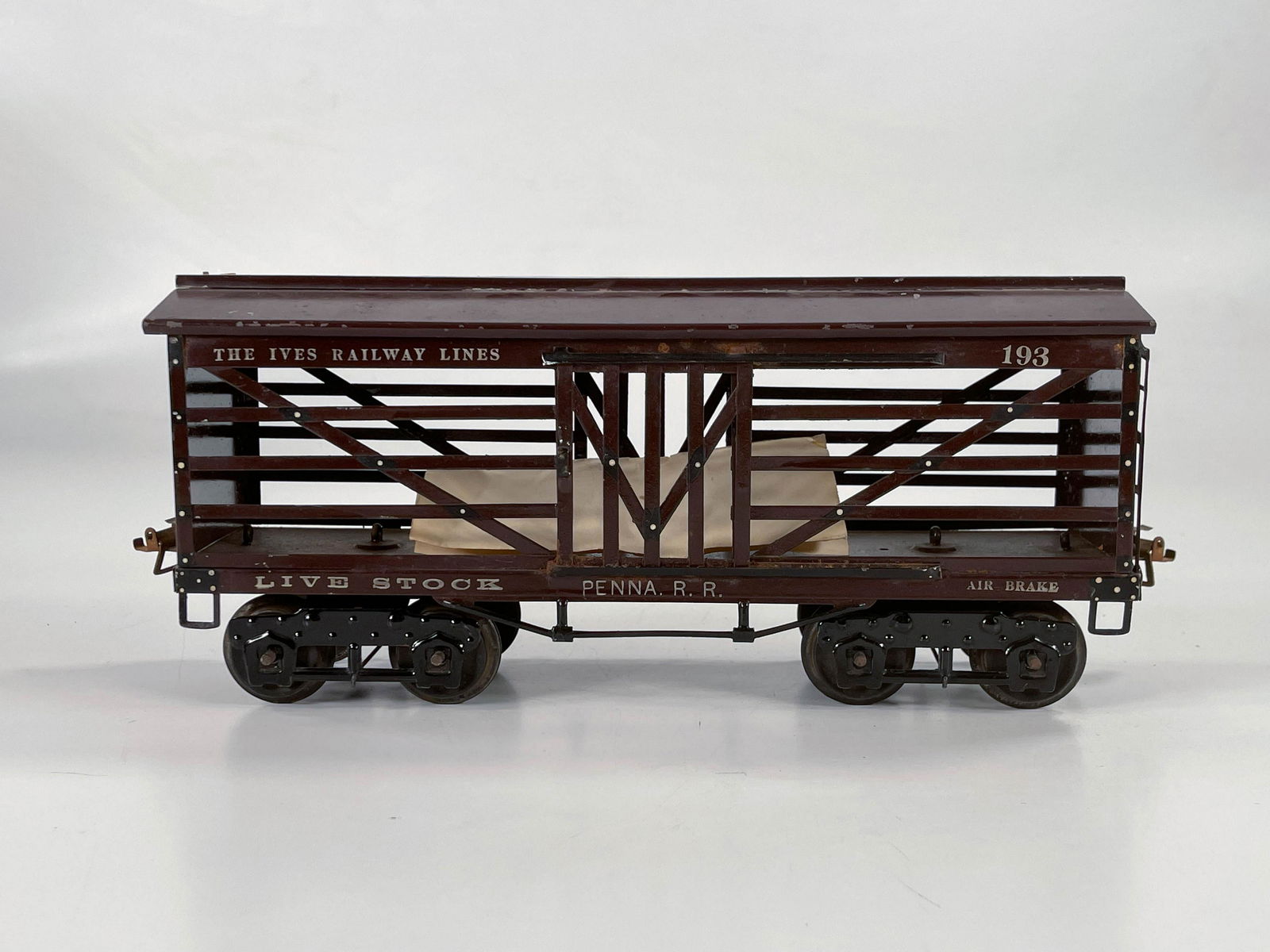 Ives Prewar #193 live stock car in dark maroon (1 of 6)