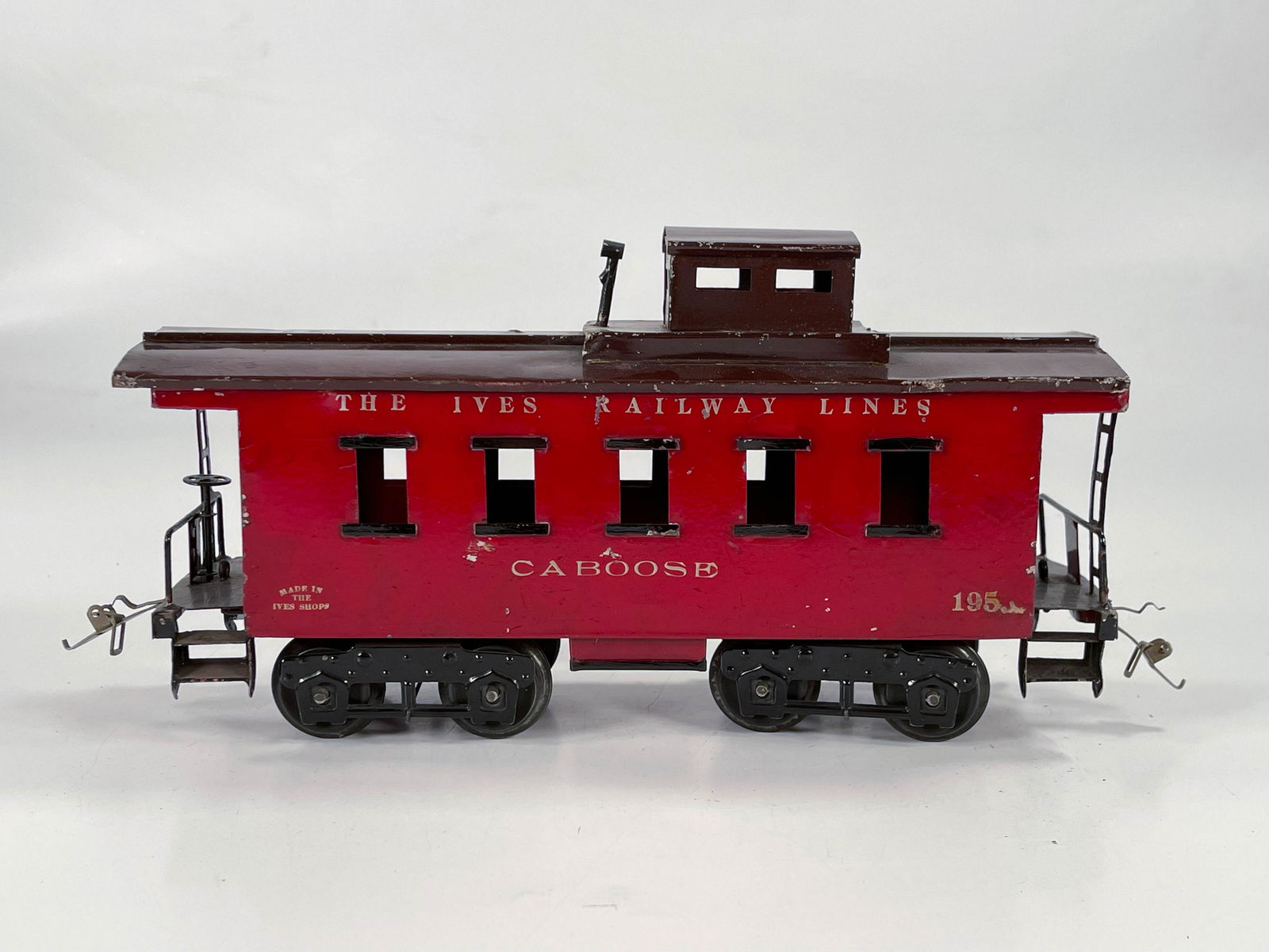 Ives Prewar #195 caboose in red/maroon roof (1 of 6)