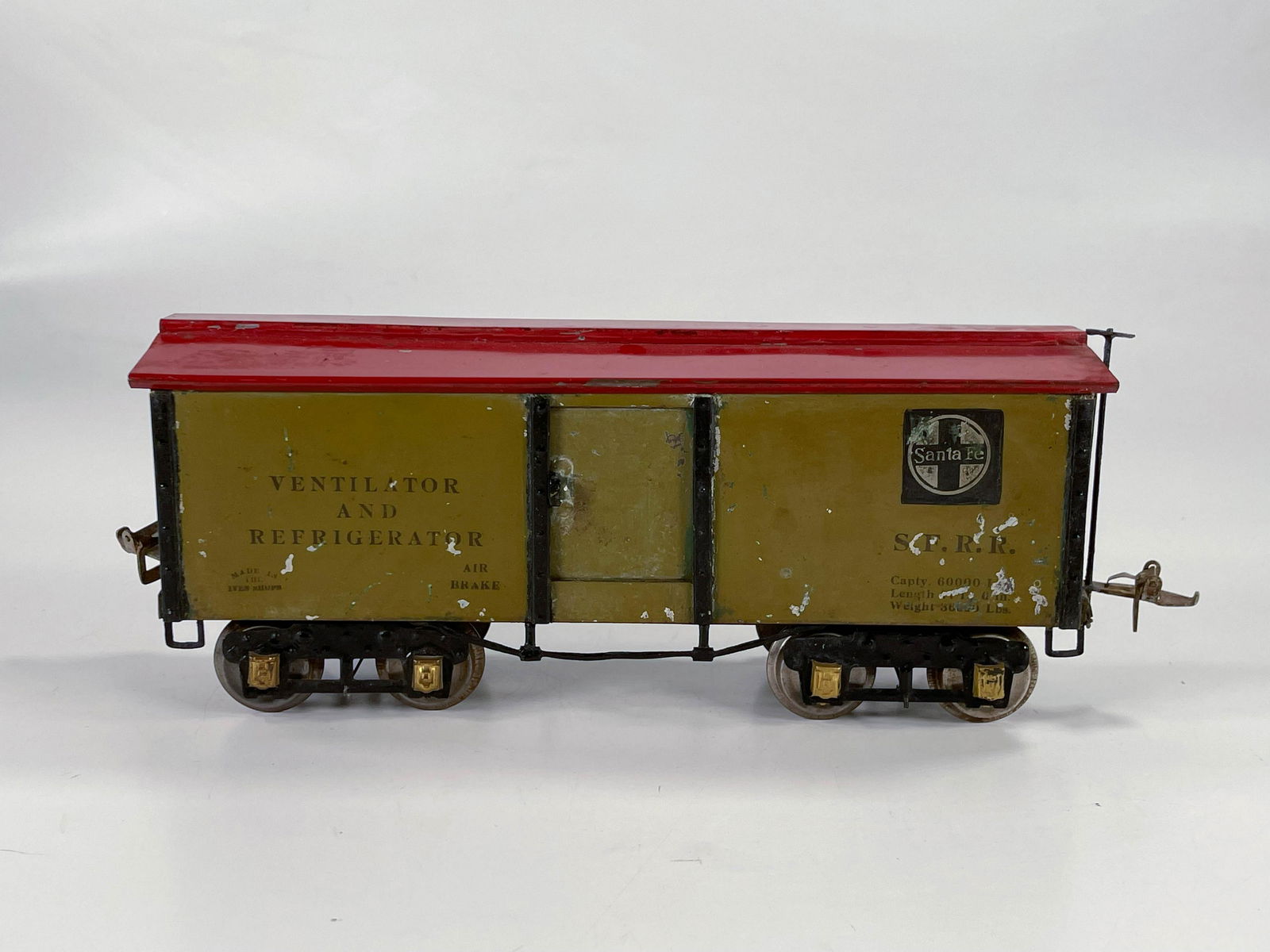 Ives Prewar #192 Refrigerator in olive green/dark red (1 of 6)