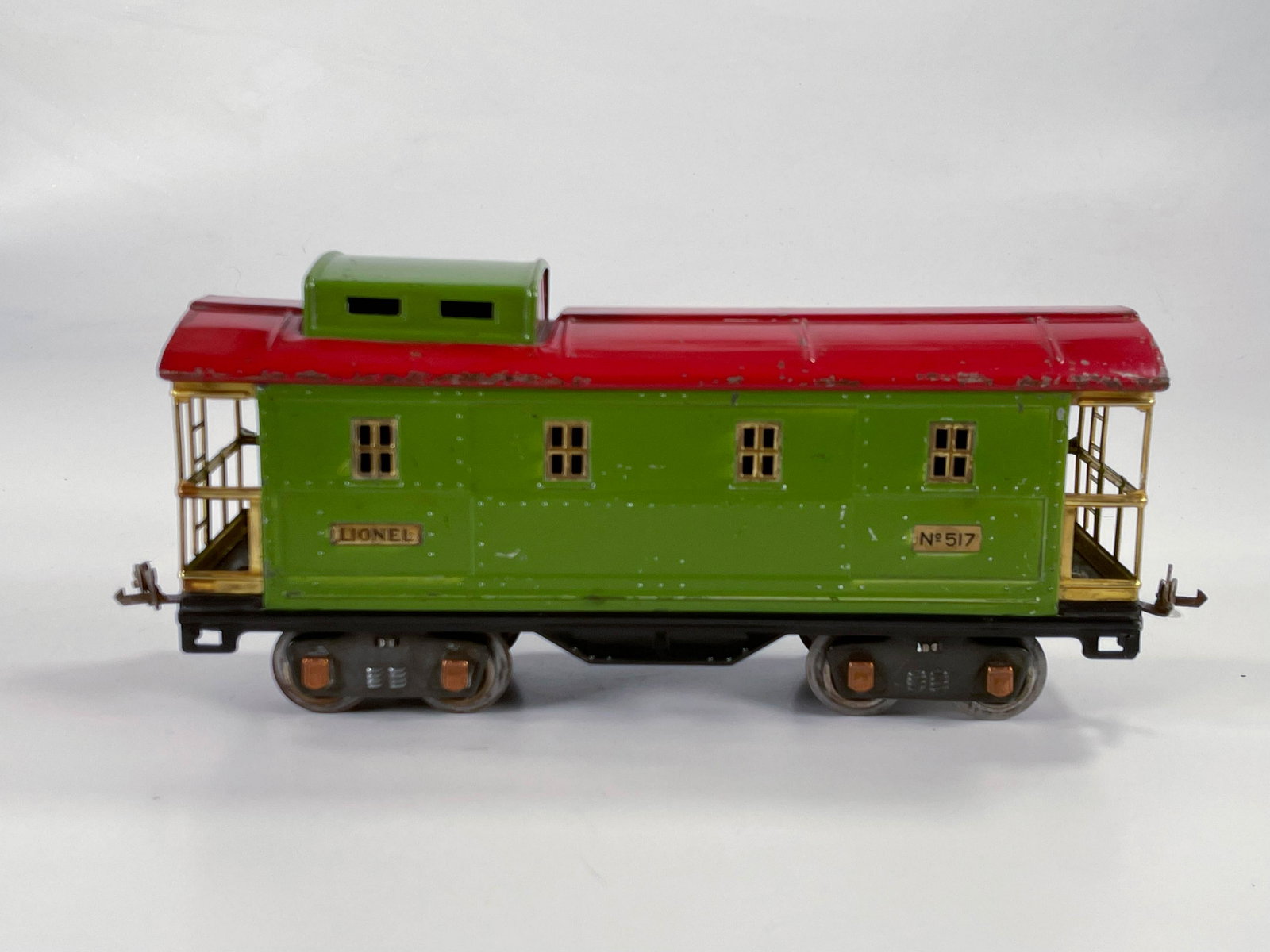 Lionel Prewar #517 caboose in pee green/red roof: Lionel Prewar #517 caboose in pee green/red roof, in C6.